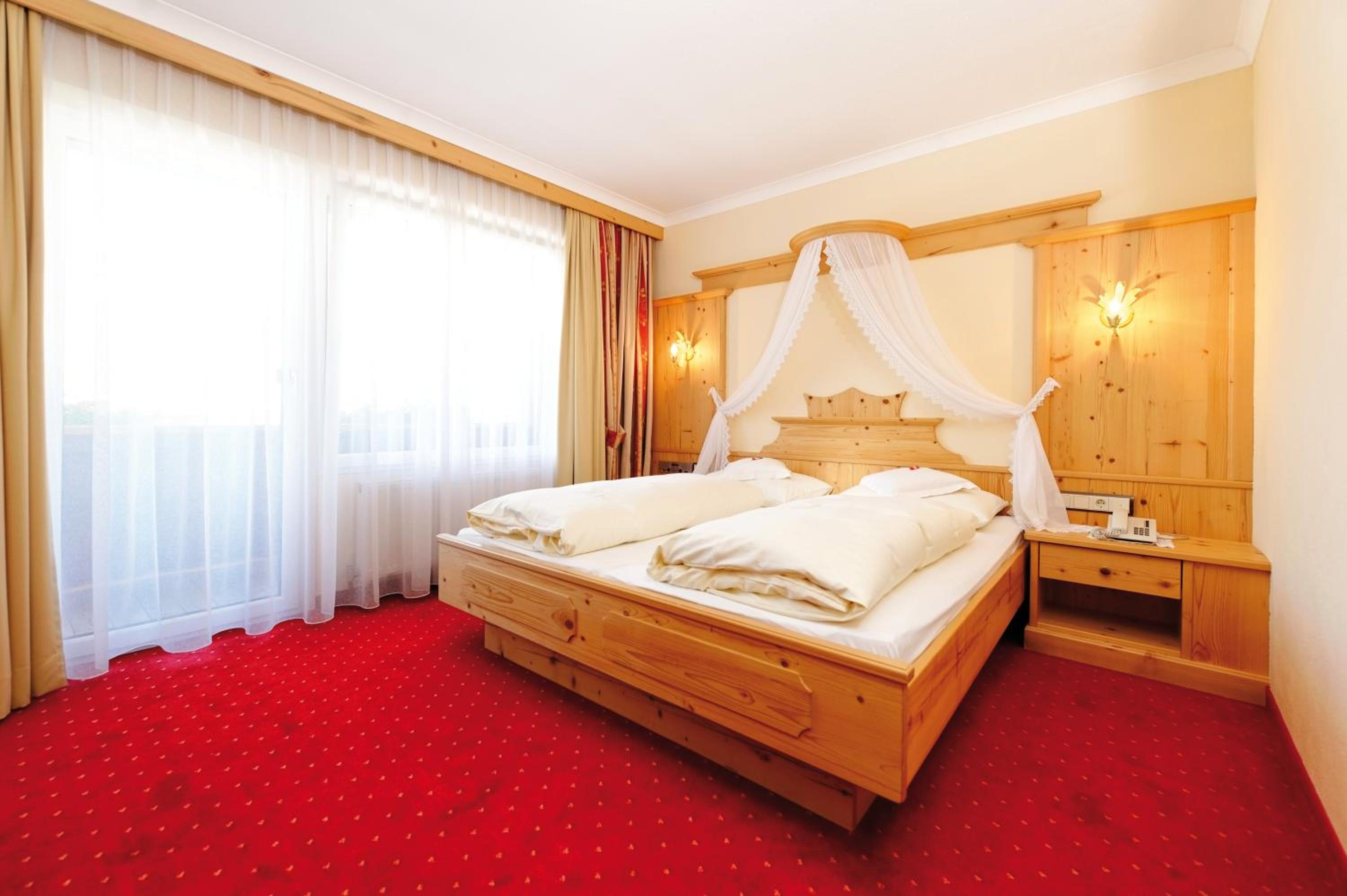 Junior Suite with Balcony - Photo 1