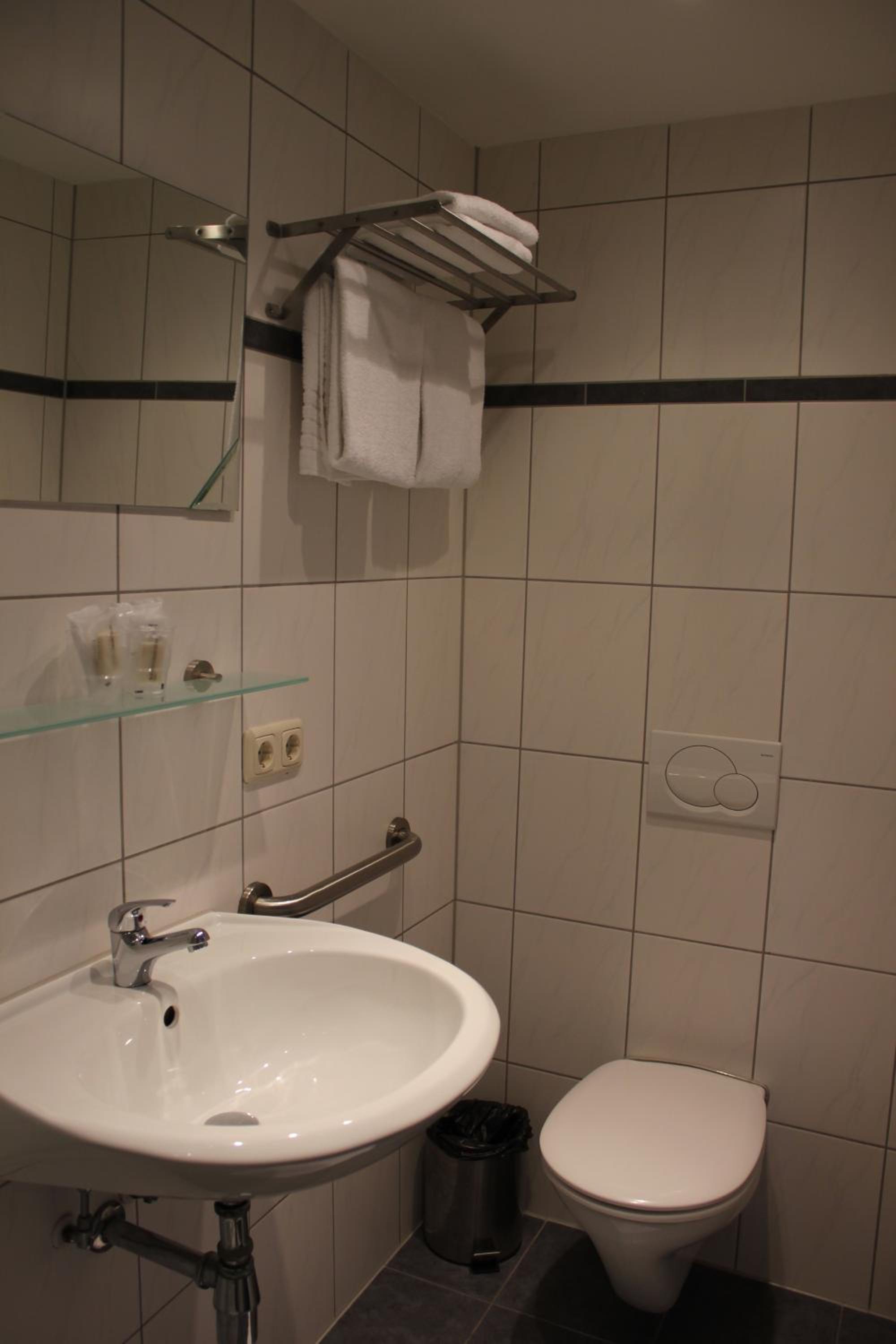 Economy Double Room - Photo 1