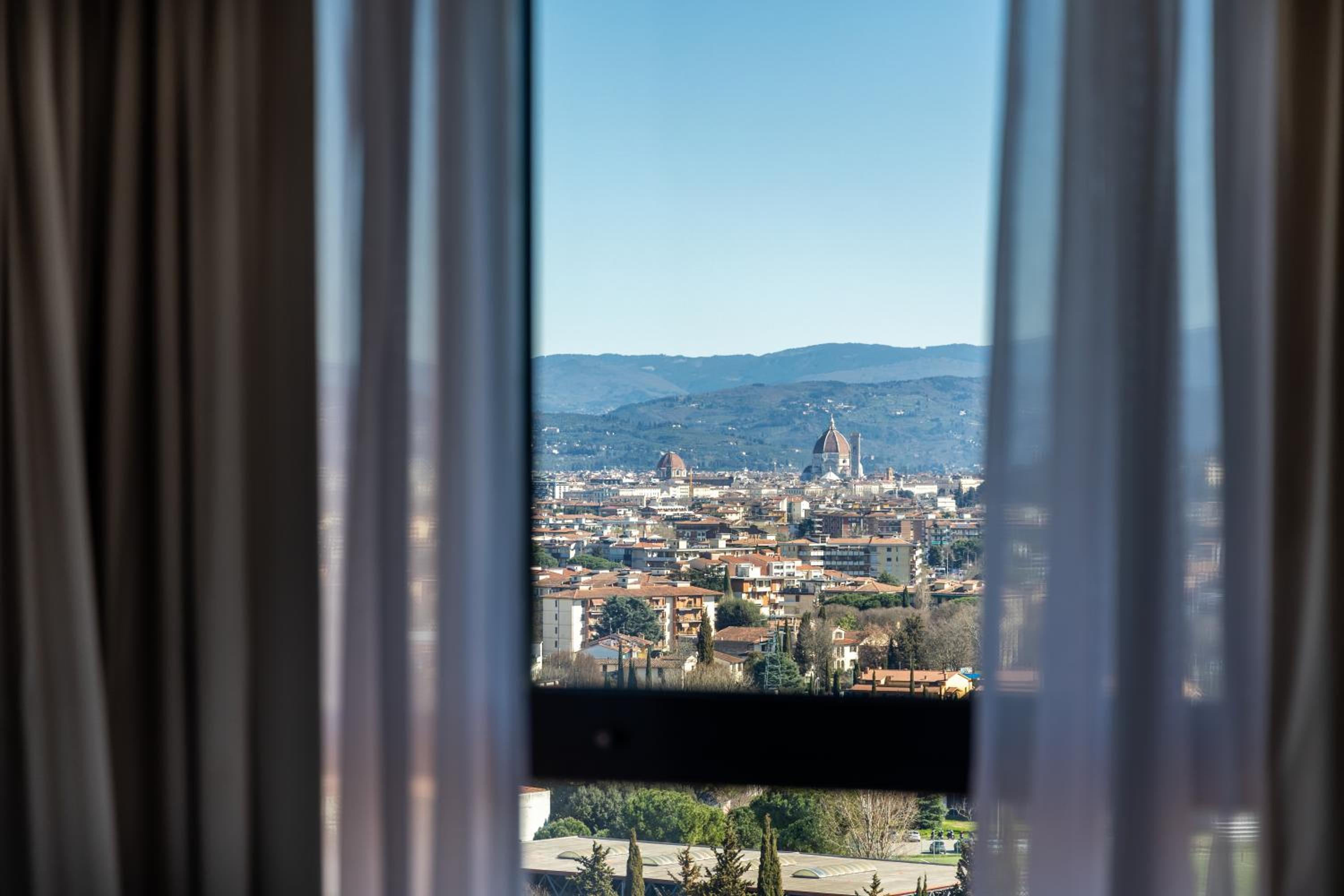 Executive King Corner Room with City View