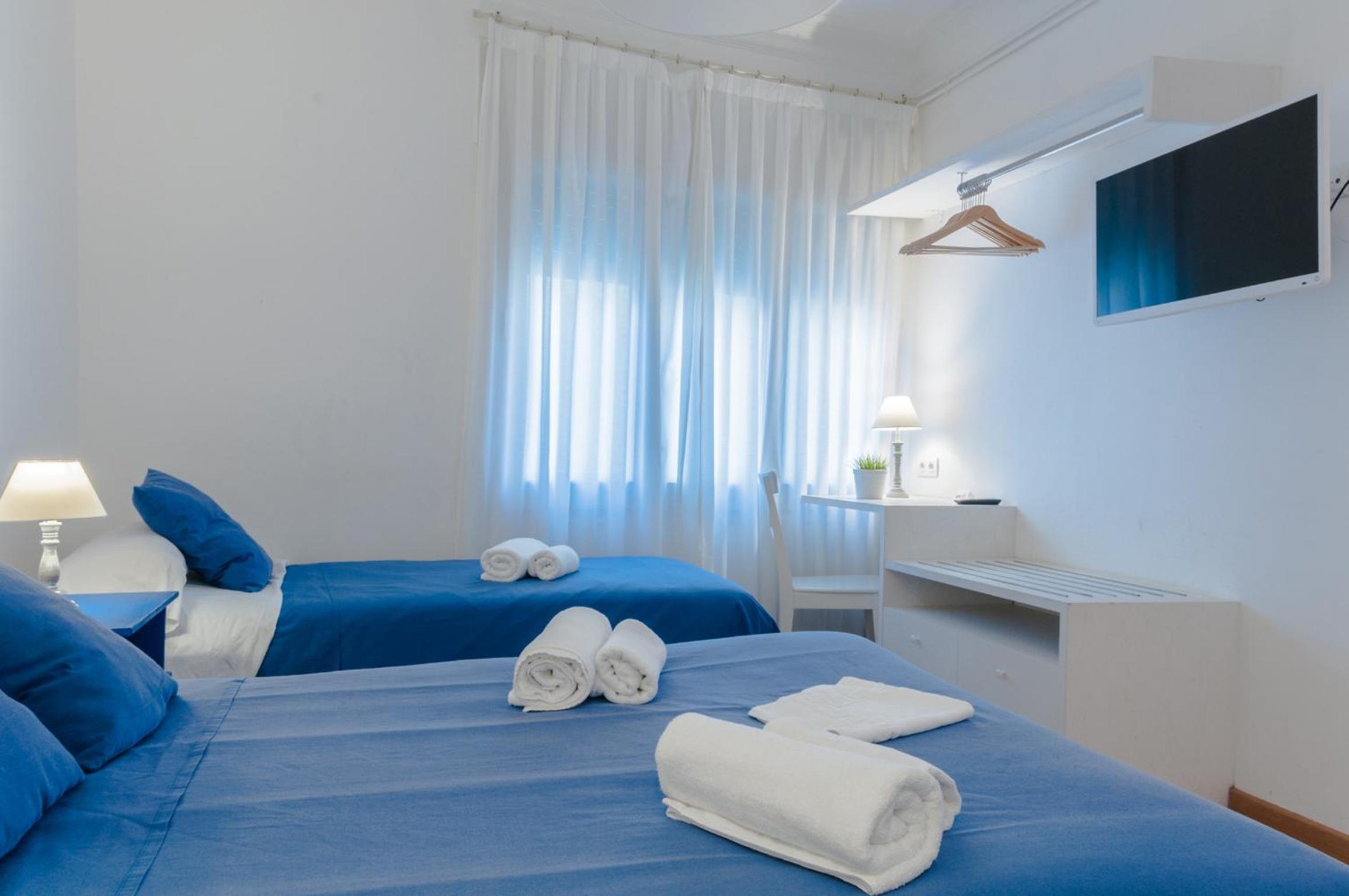 Triple Room with Private Bathroom photo 2
