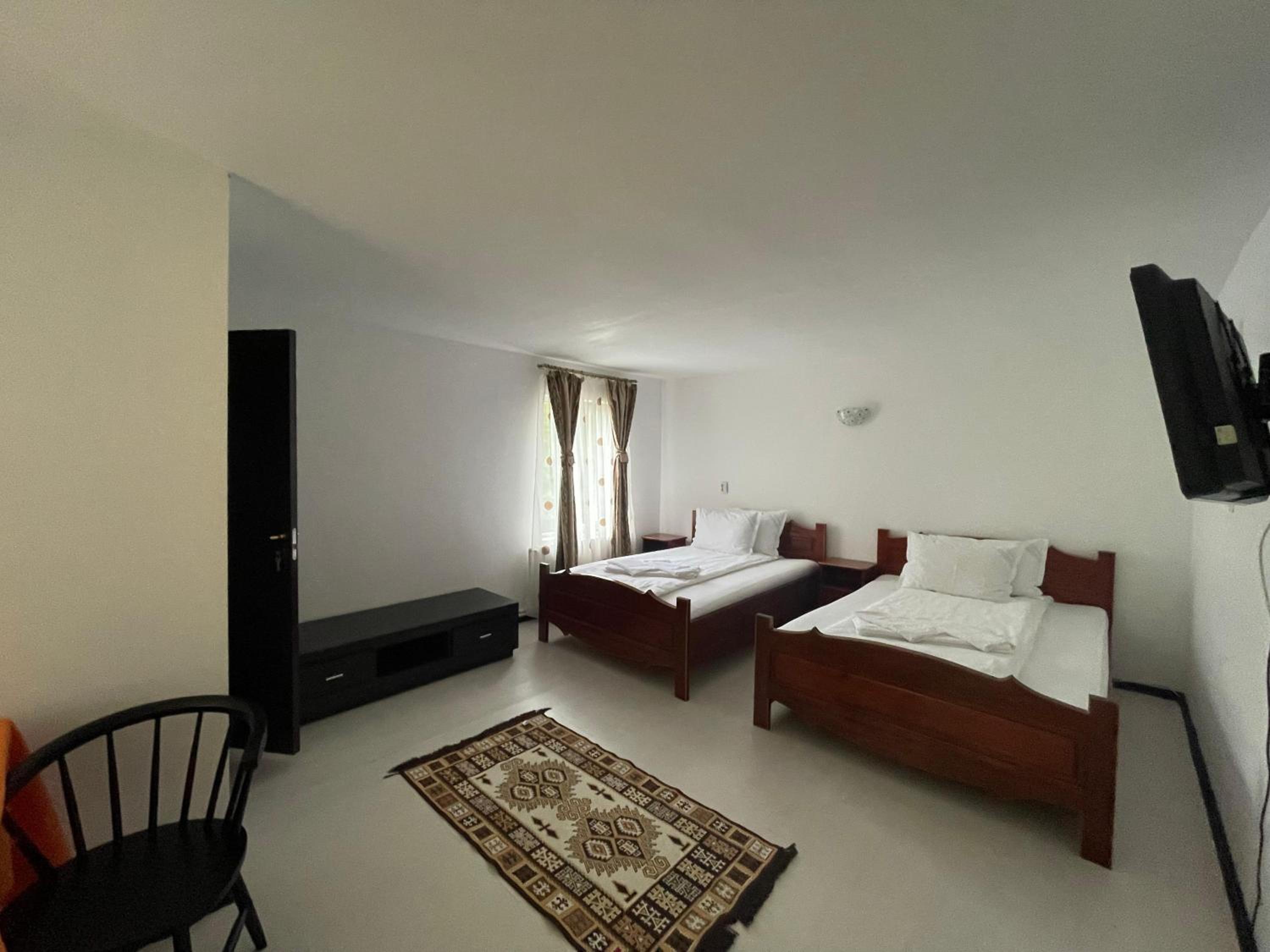 Basic Triple Room photo 2