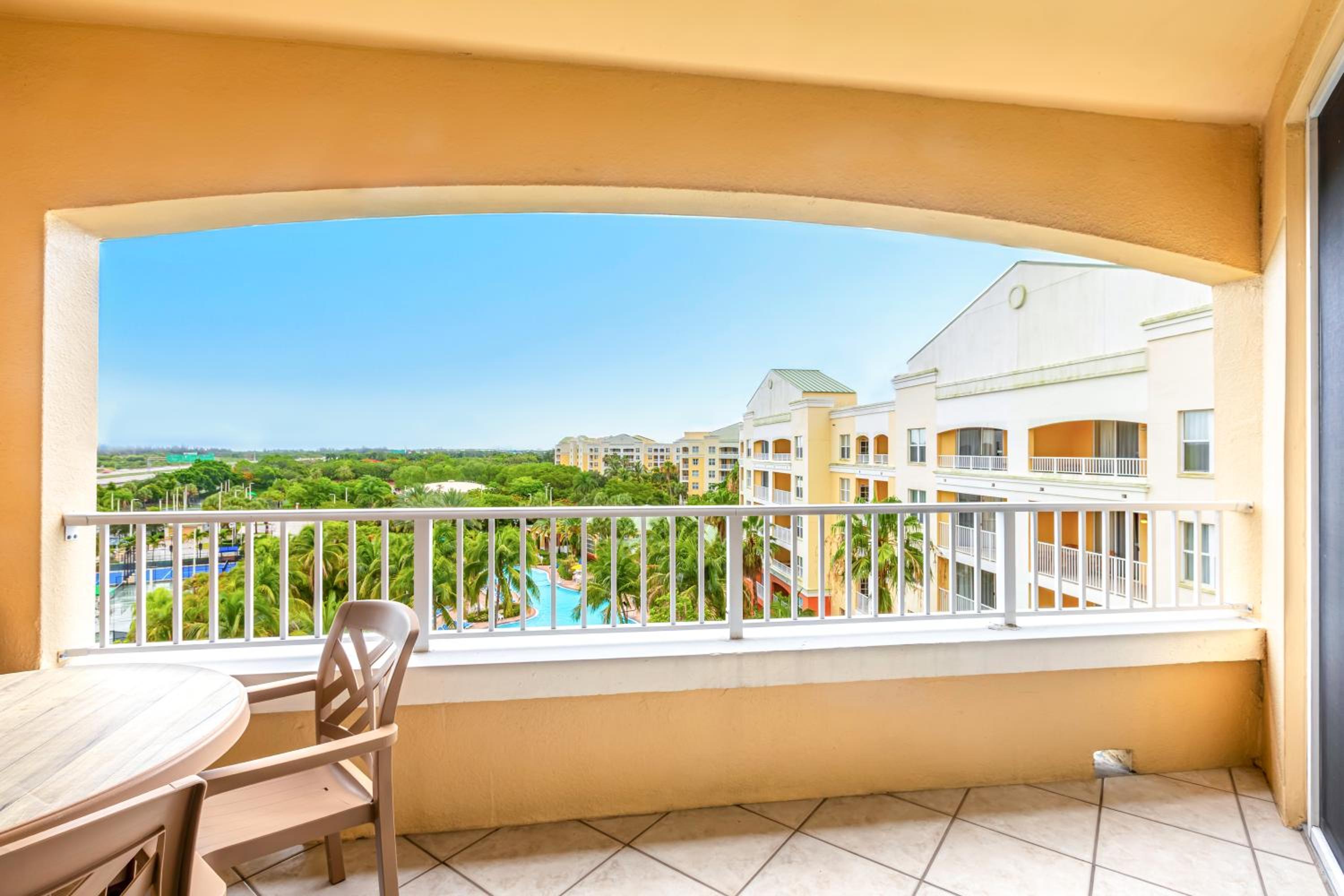 King Suite with Pool View - Photo 6