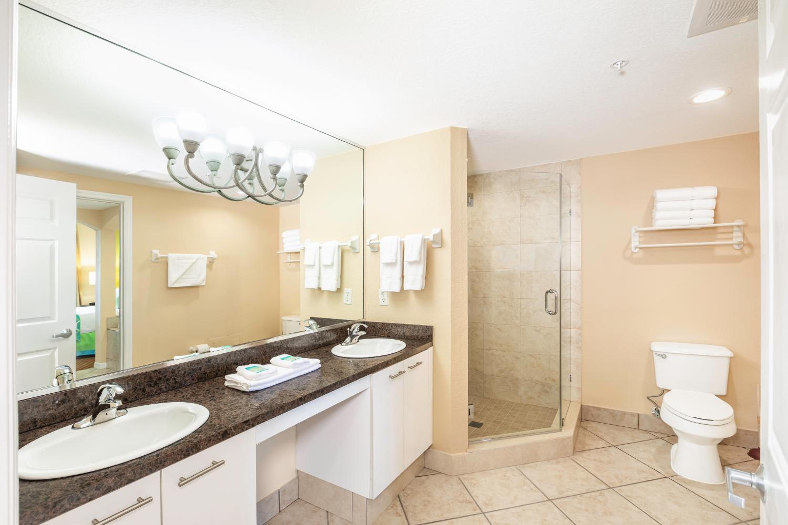 King Suite with Pool View - Photo 5