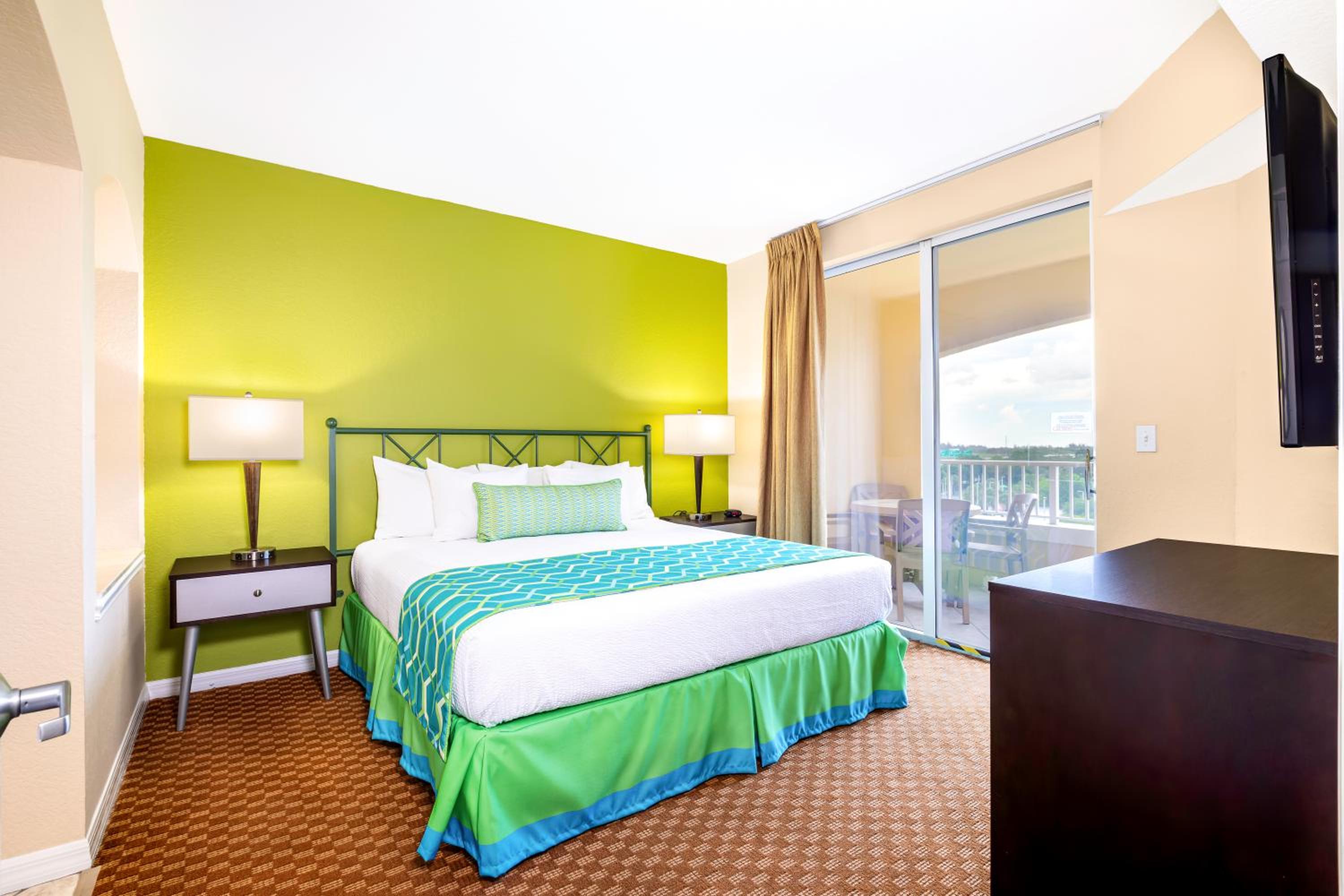 King Suite with Pool View - Photo 2