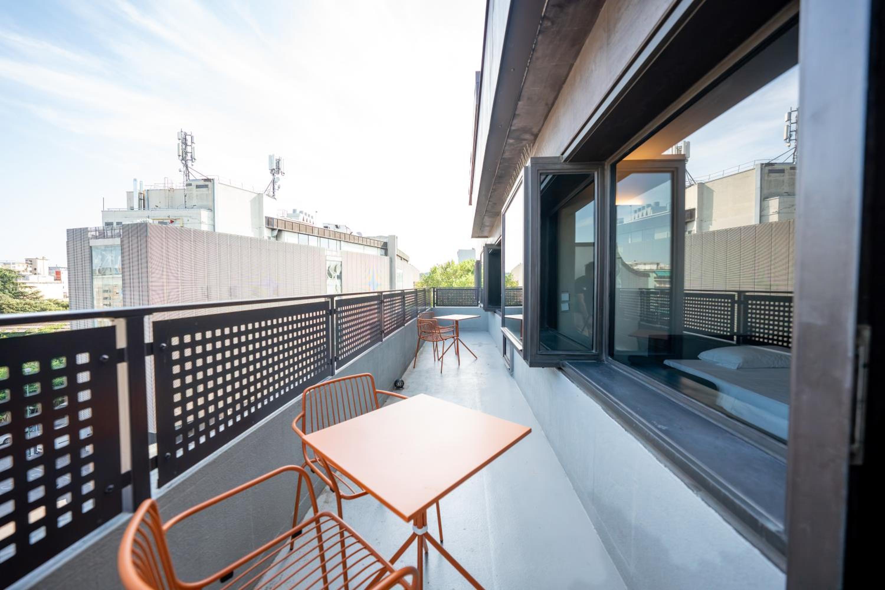 One-Bedroom Apartment with Terrace photo 3