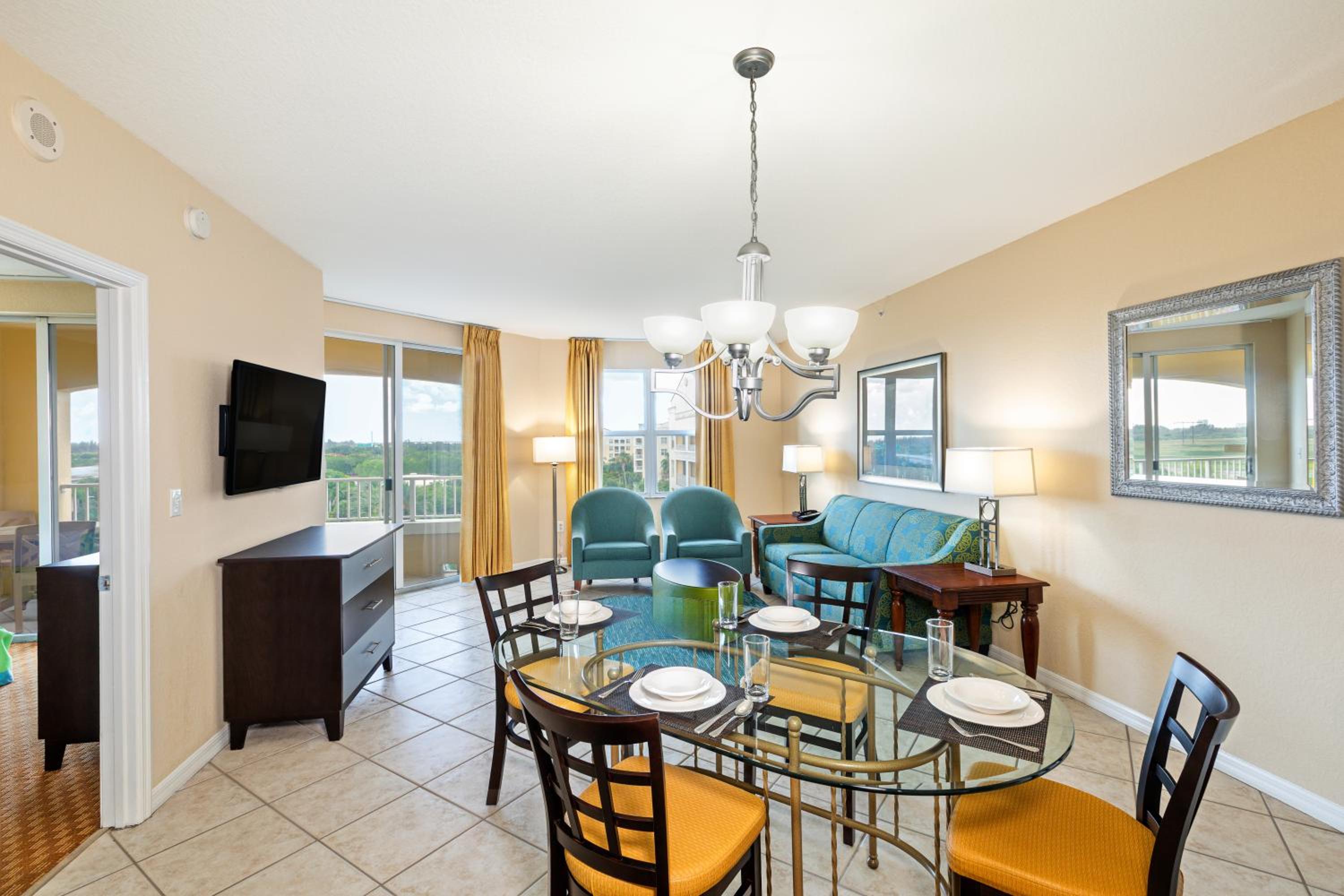 King Suite with Pool View - Photo 9