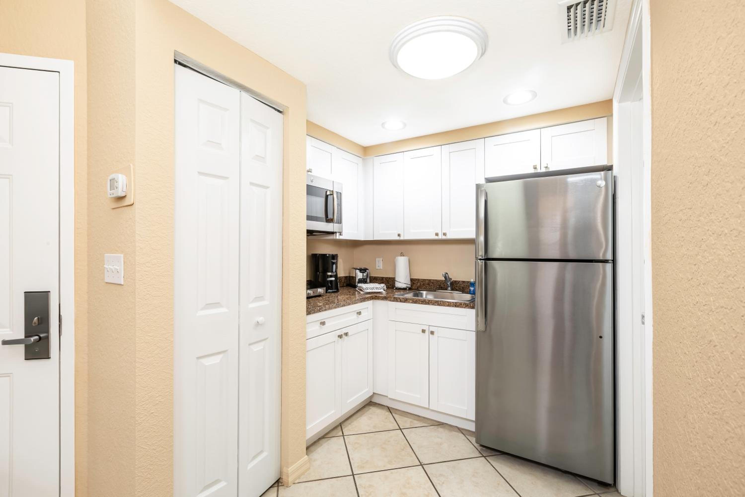 Two-Bedroom Suite - Photo 12