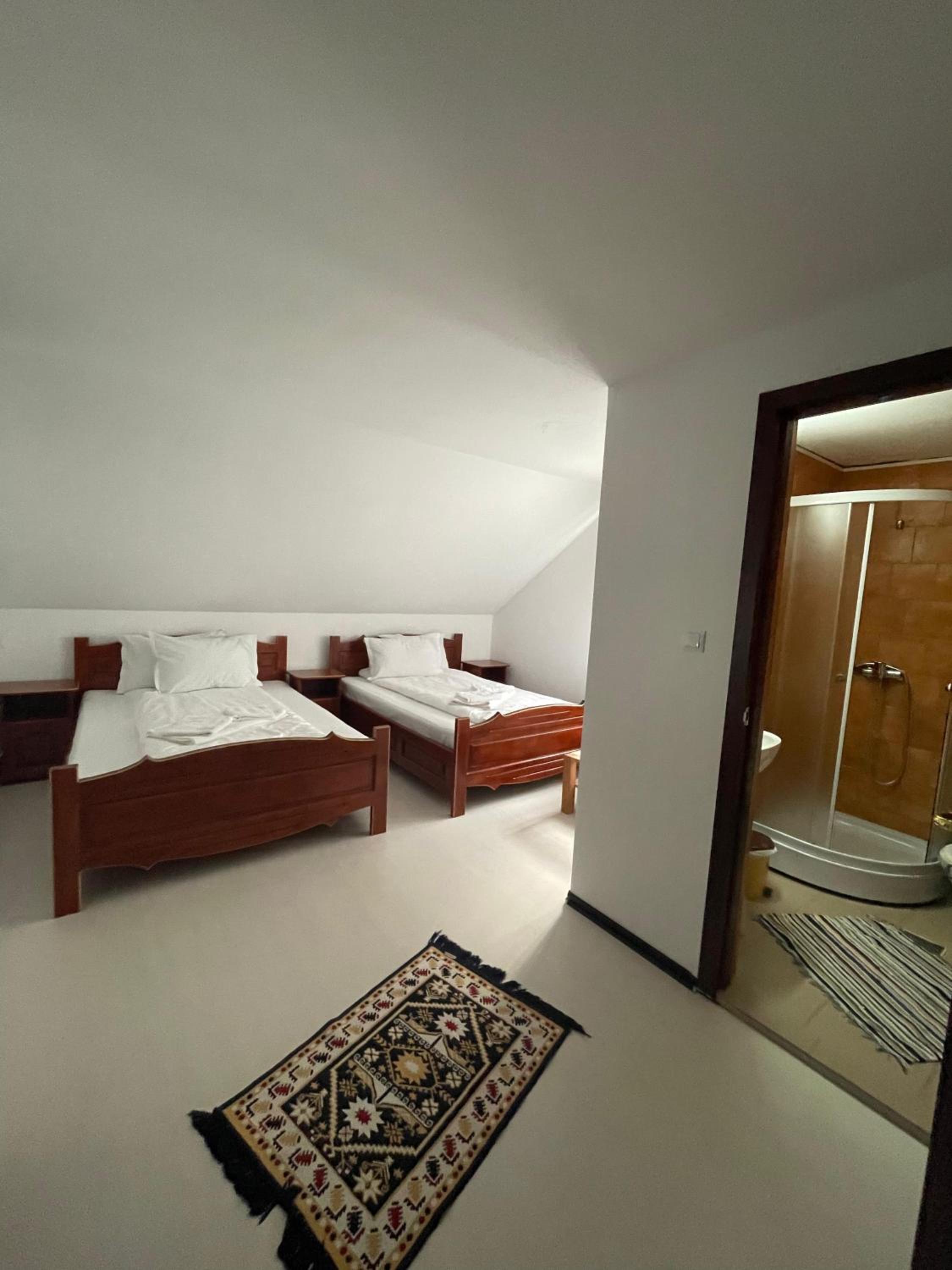 Basic Triple Room photo 3