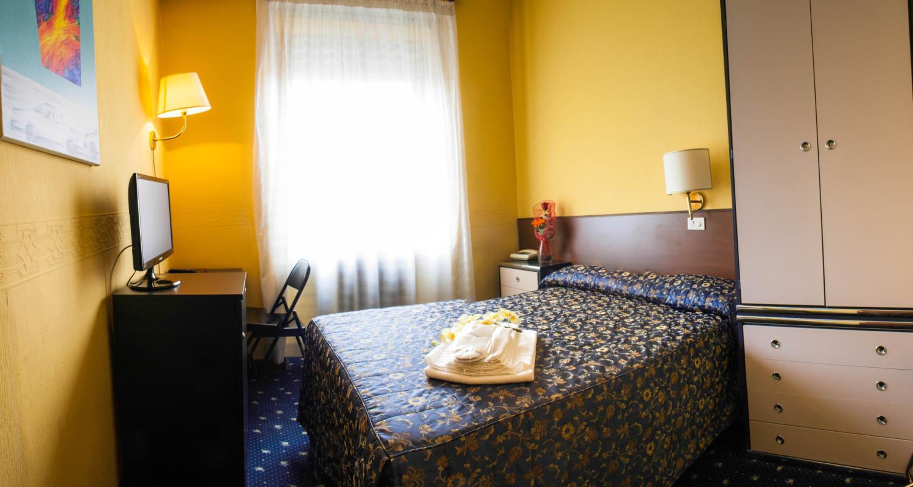 Standard Double Room - Photo 3