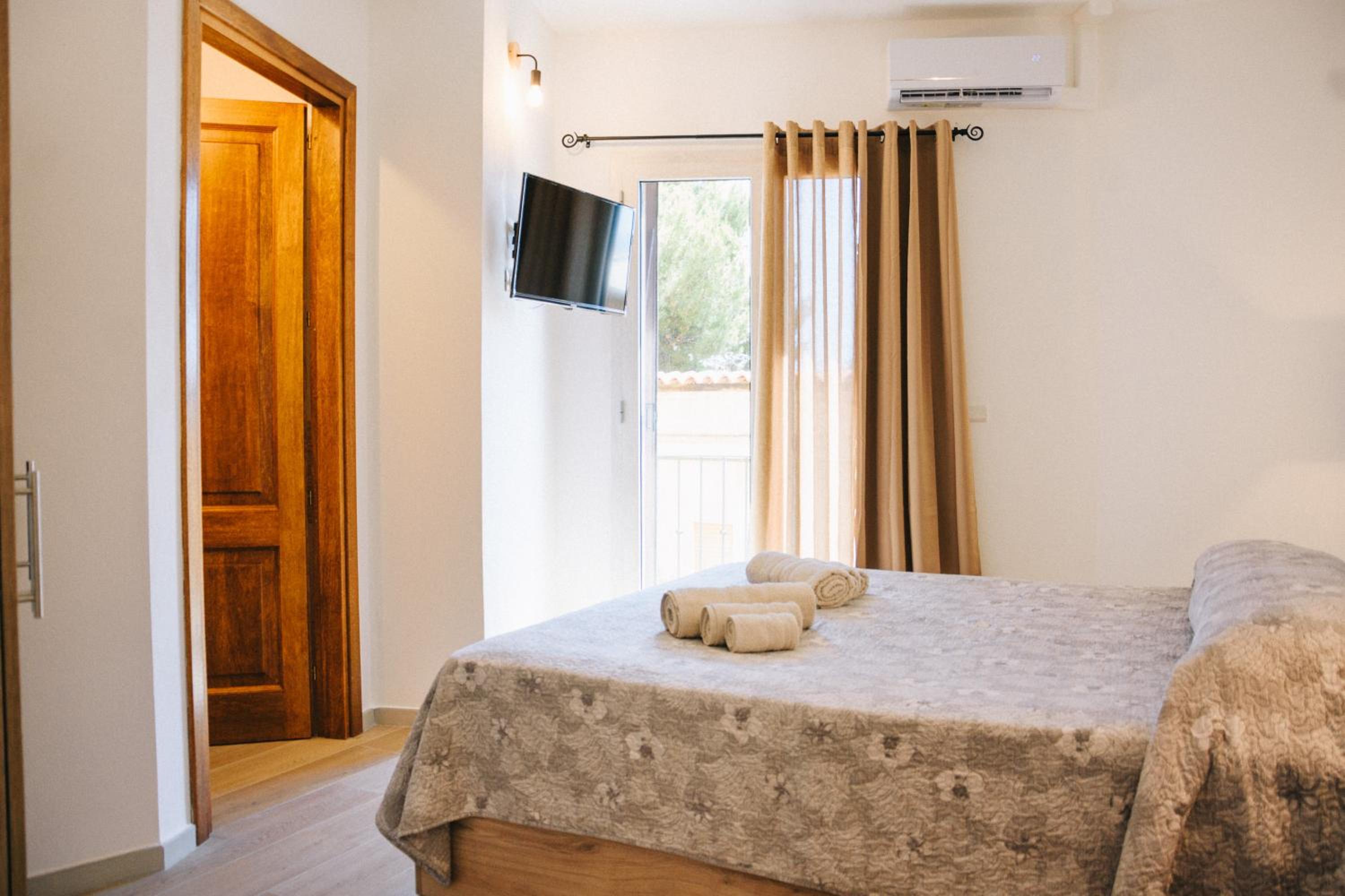 Queen Room With Balcony photo 1