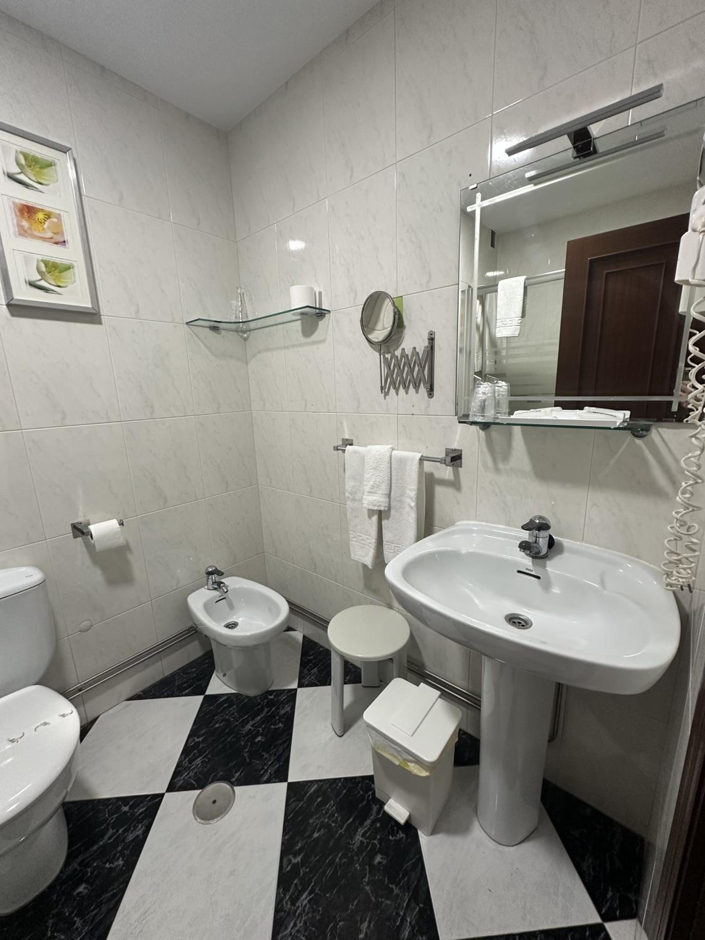Standard Double Room with Two Double Beds photo 3