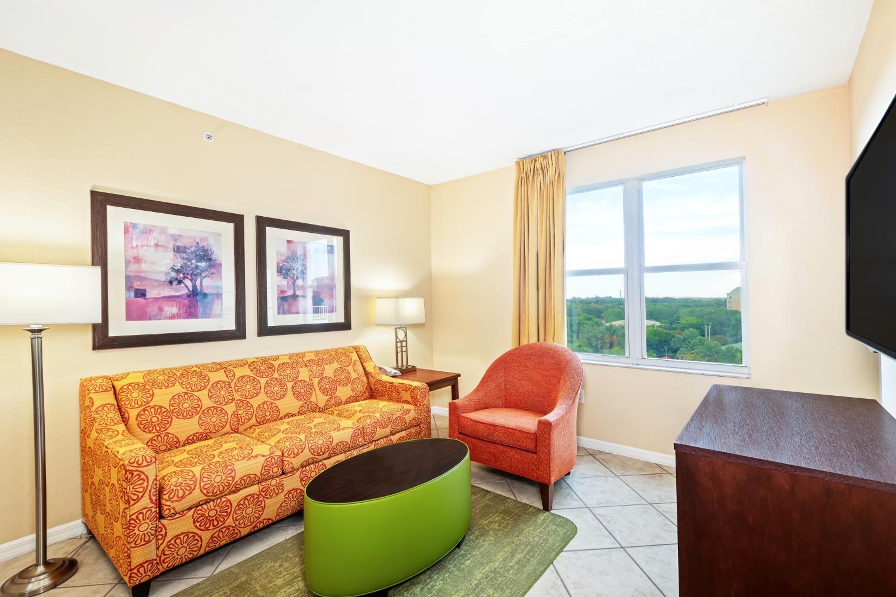 Queen Suite with Pool View - Photo 6