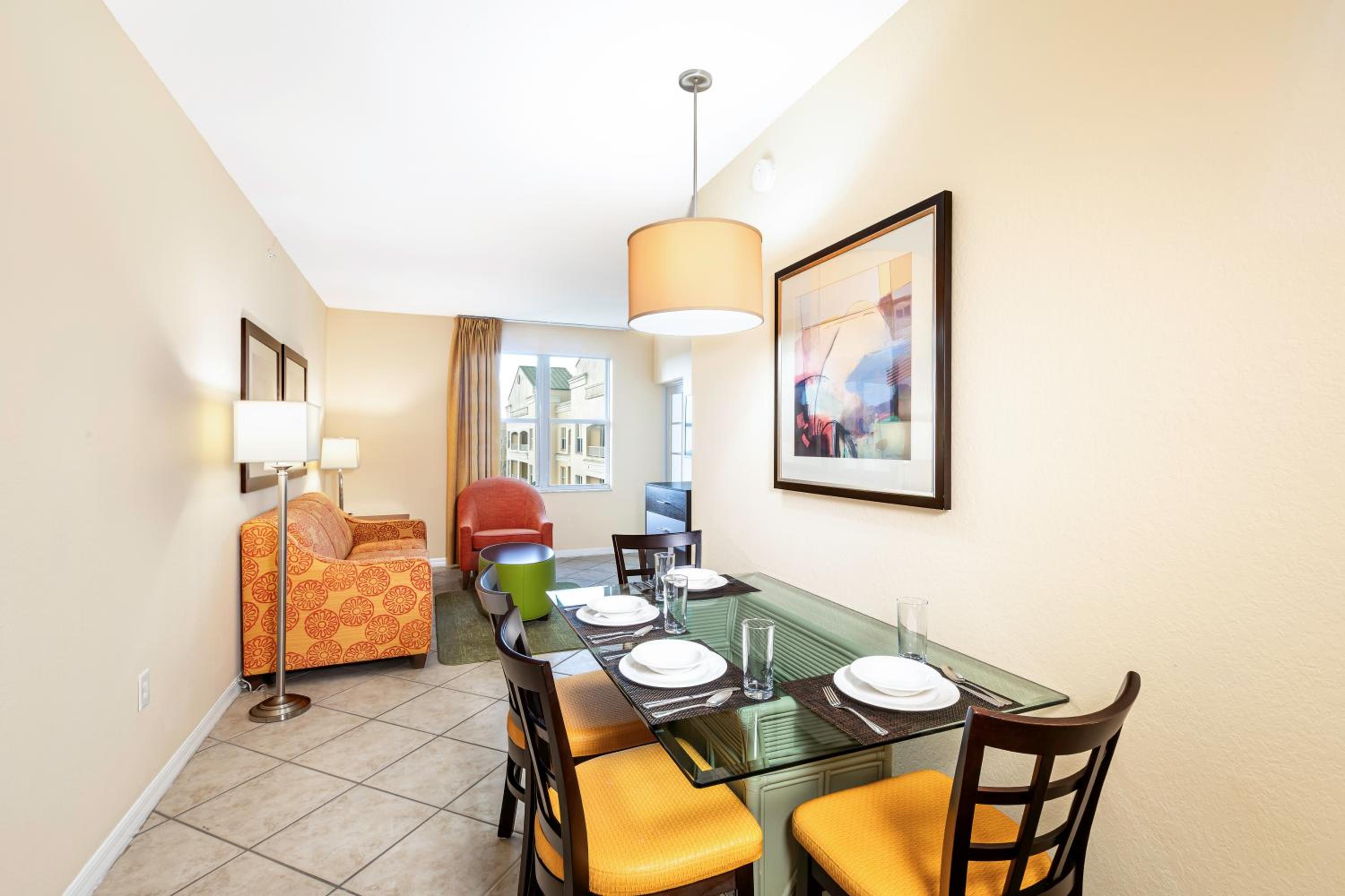 Queen Suite with Pool View - Photo 9