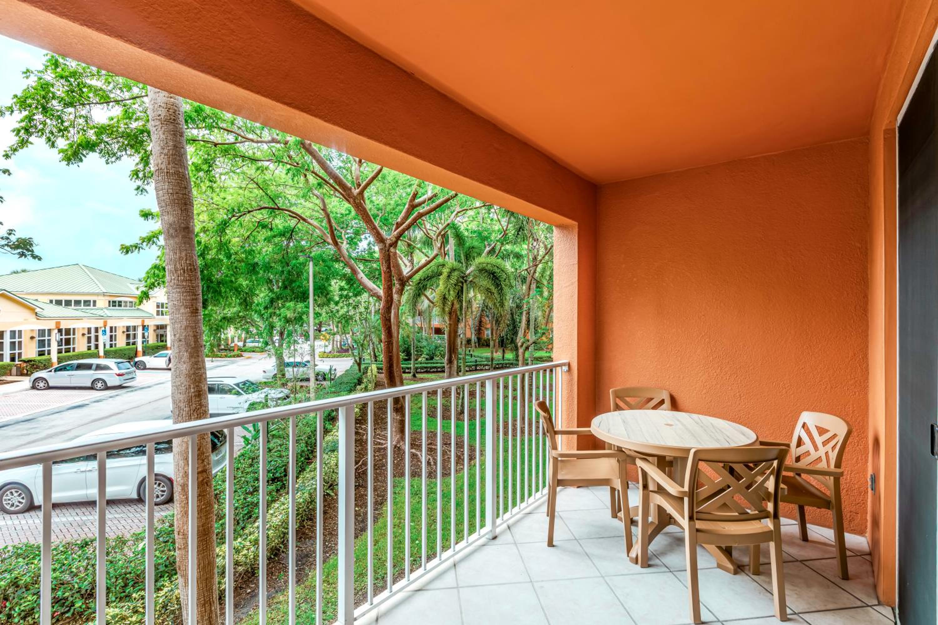 Suite with Garden View - Photo 13
