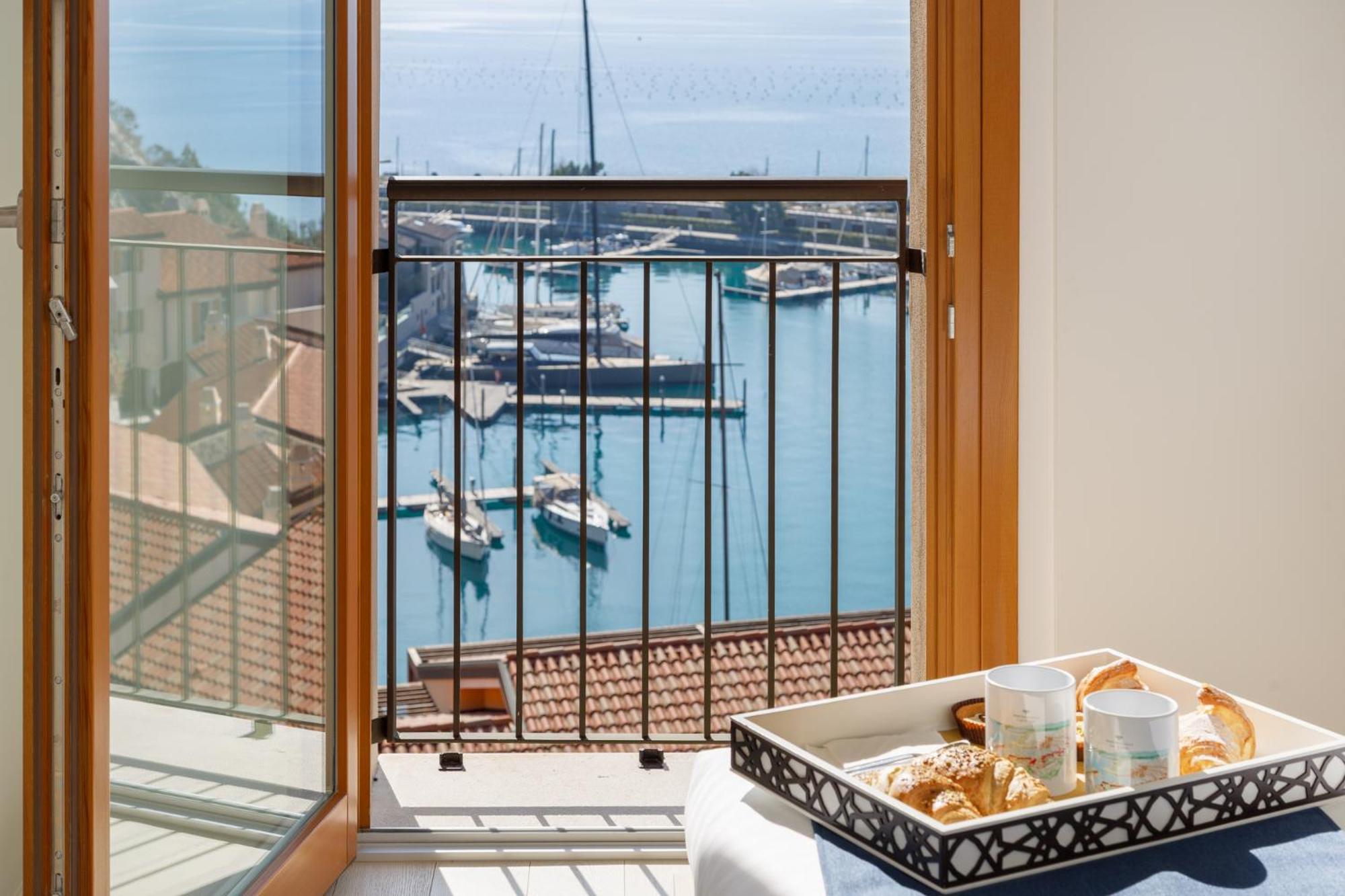 Apartment with Sea View photo 1