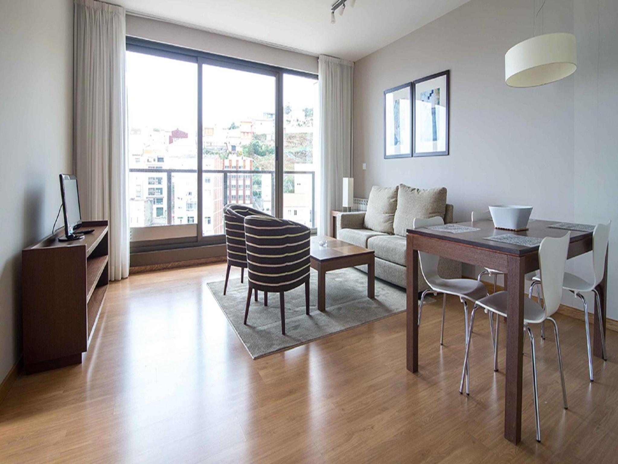 Apartamento con vista lateral al mar