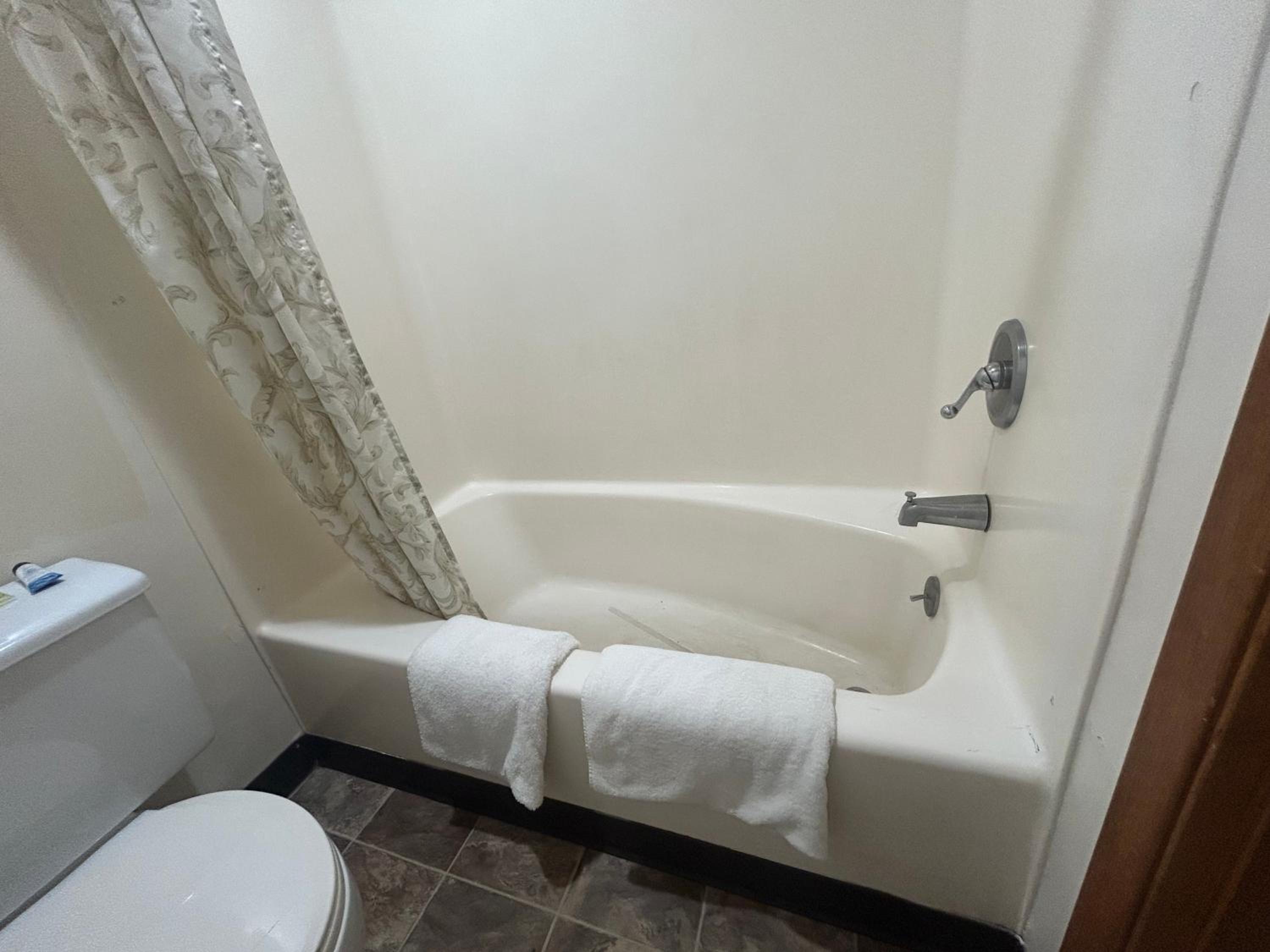 2 Queen Beds | Suite, Non-Smoking, Sofa-Bed photo 2