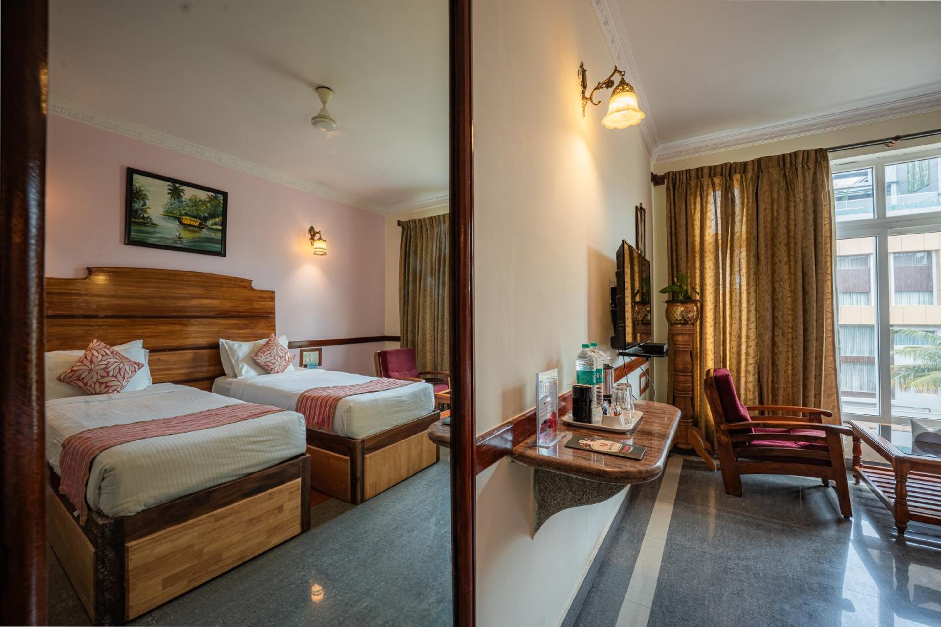 Deluxe Twin Room - Photo 6