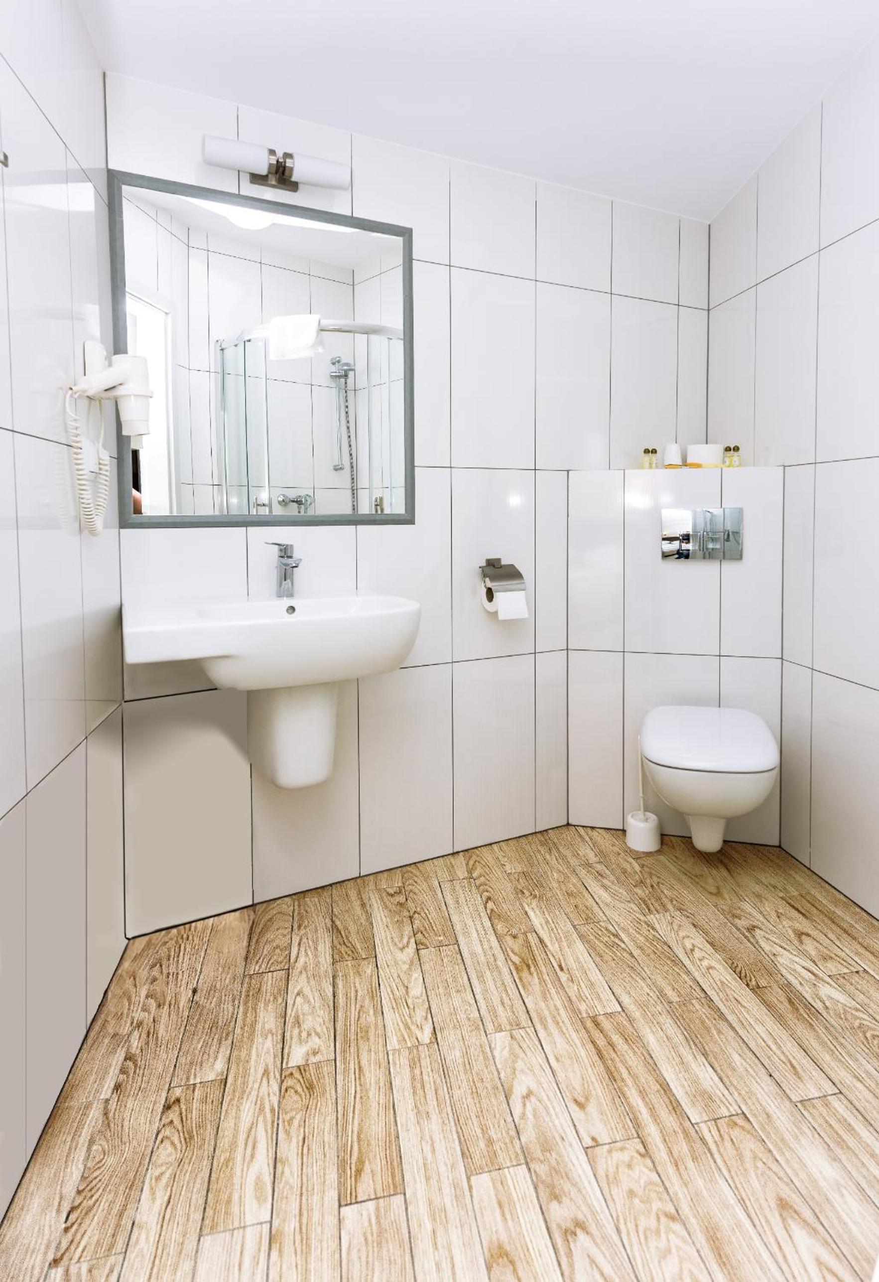 Single Room with Bathroom photo 3