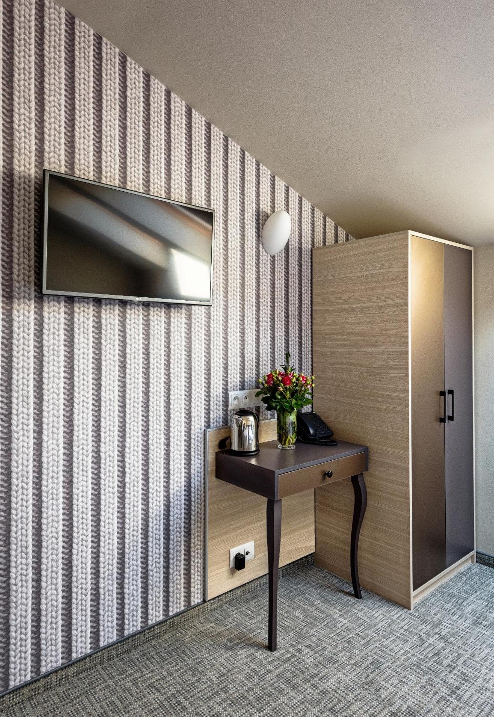 Single Room with Bathroom photo 1