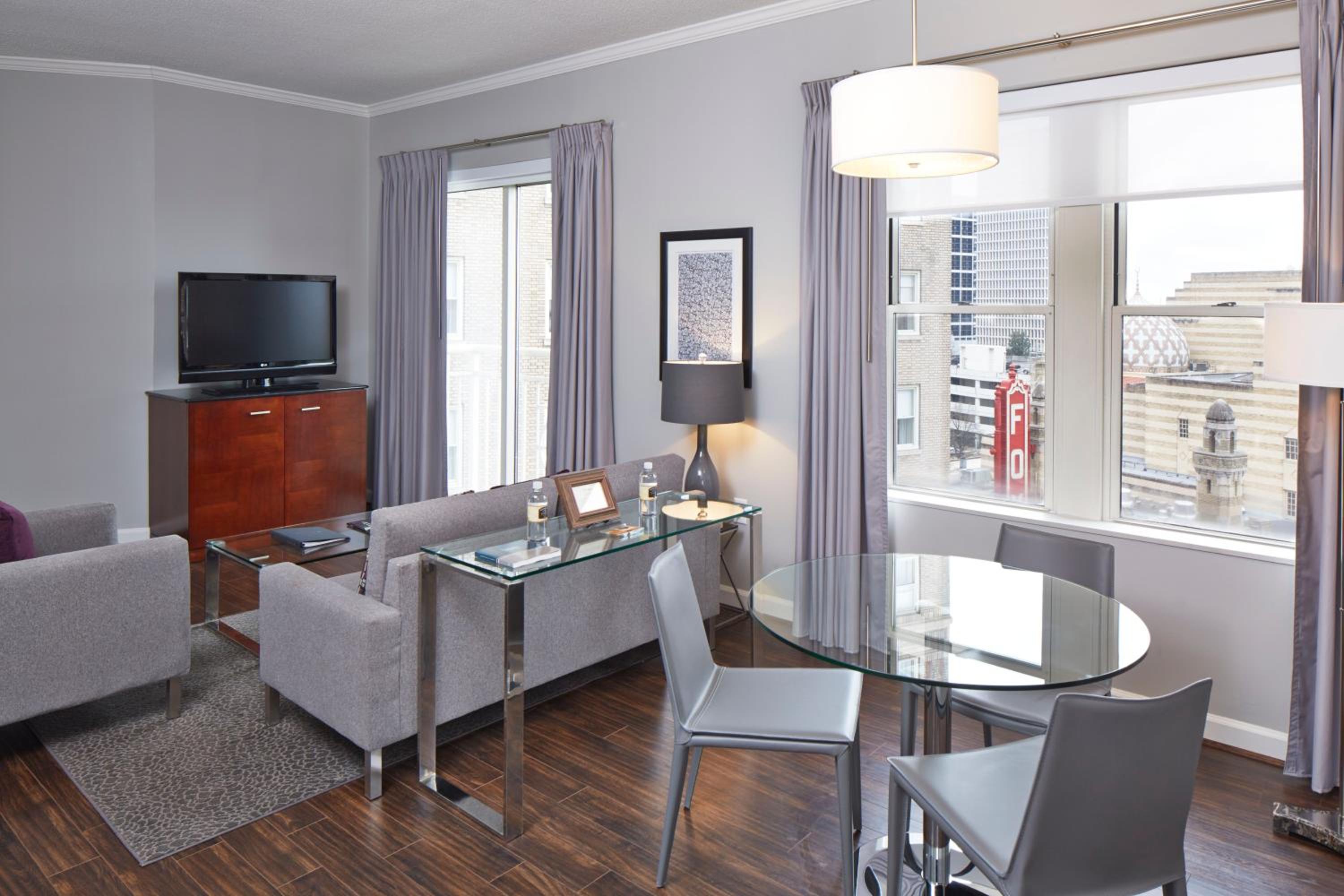 Two-Bedroom Apartment - Photo 2