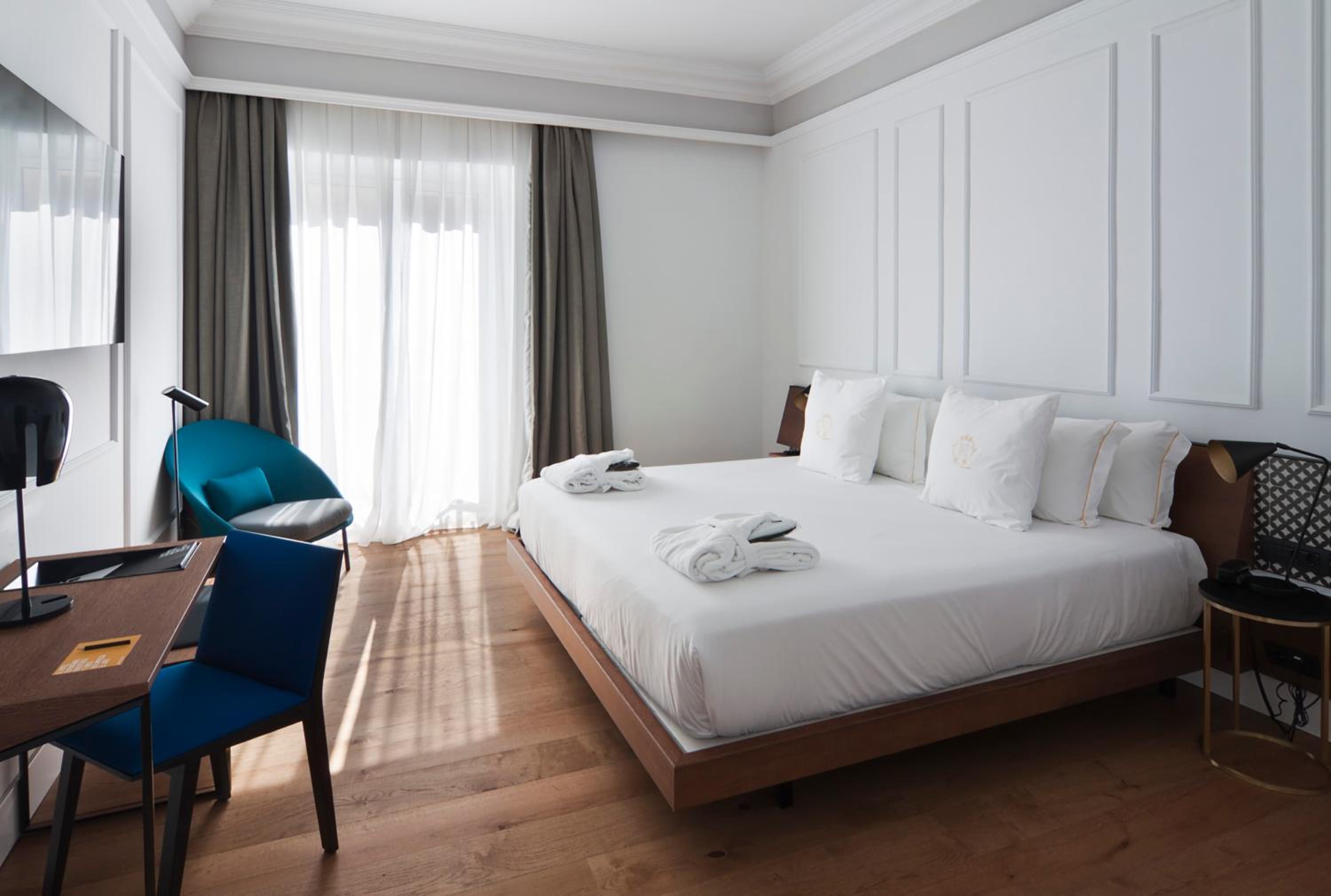 Double or Twin Room with Balcony photo 2