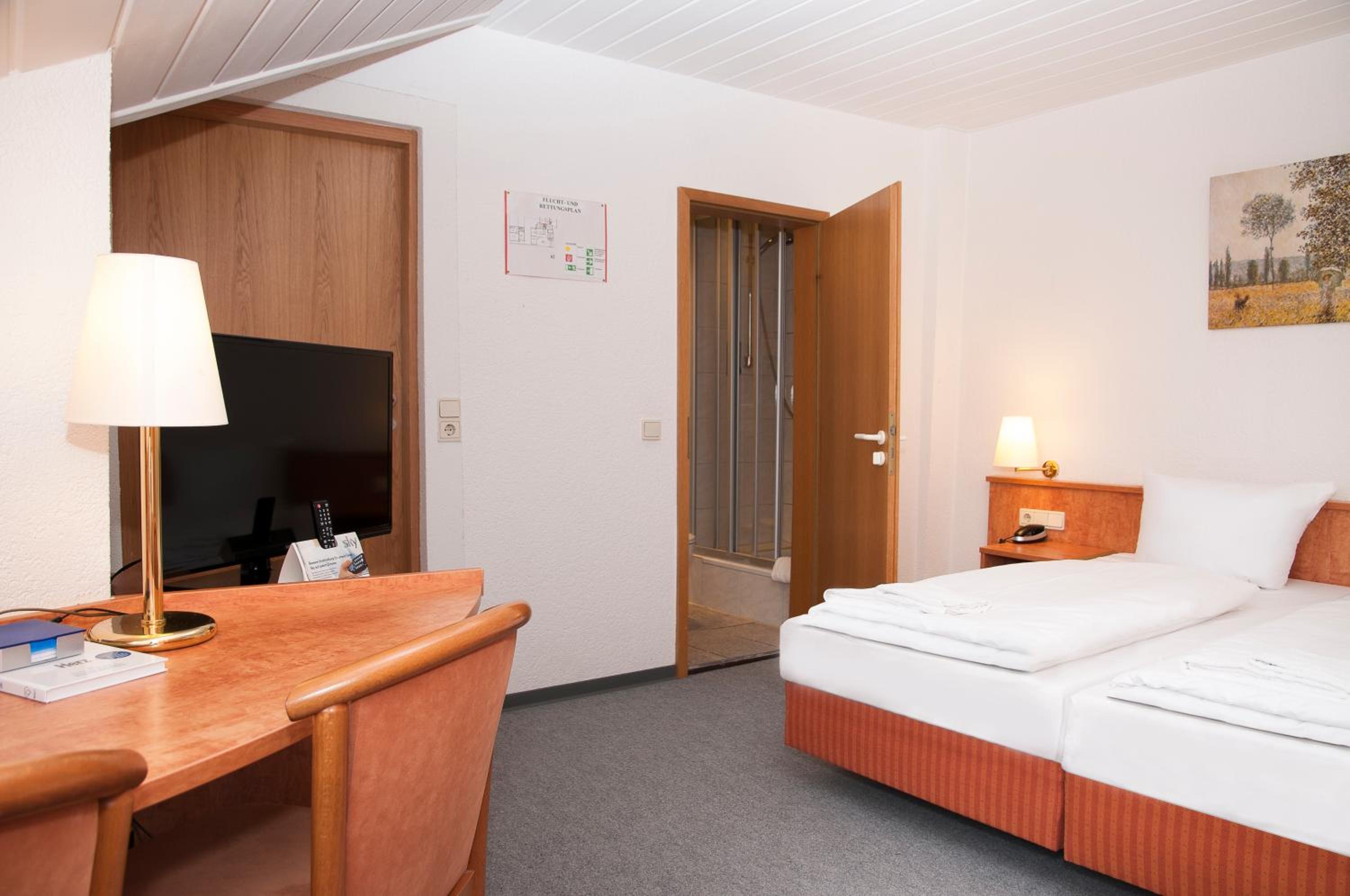 Standard Double Room - Photo 6