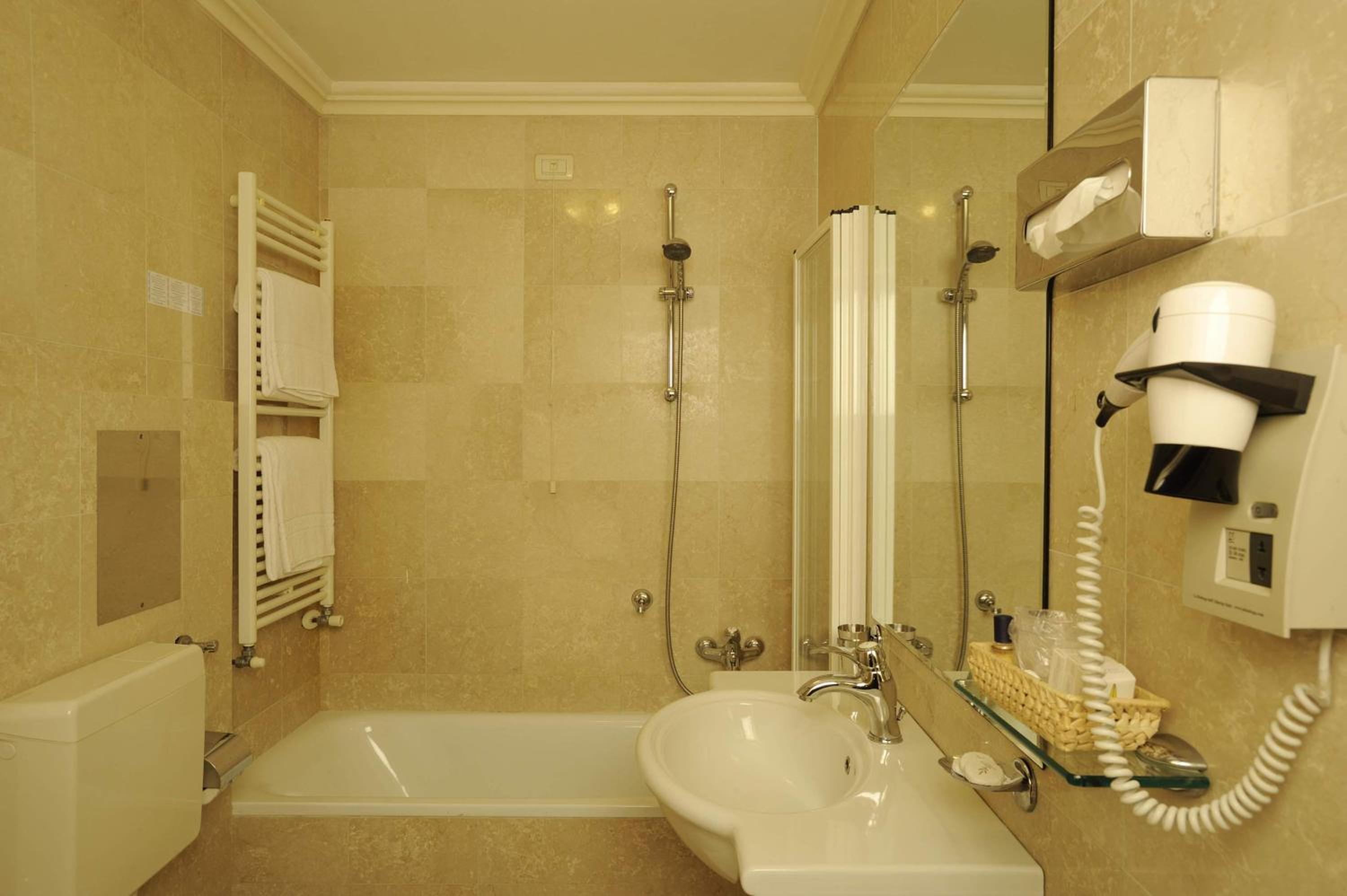 Standard Double or Twin Room thumbnail 6