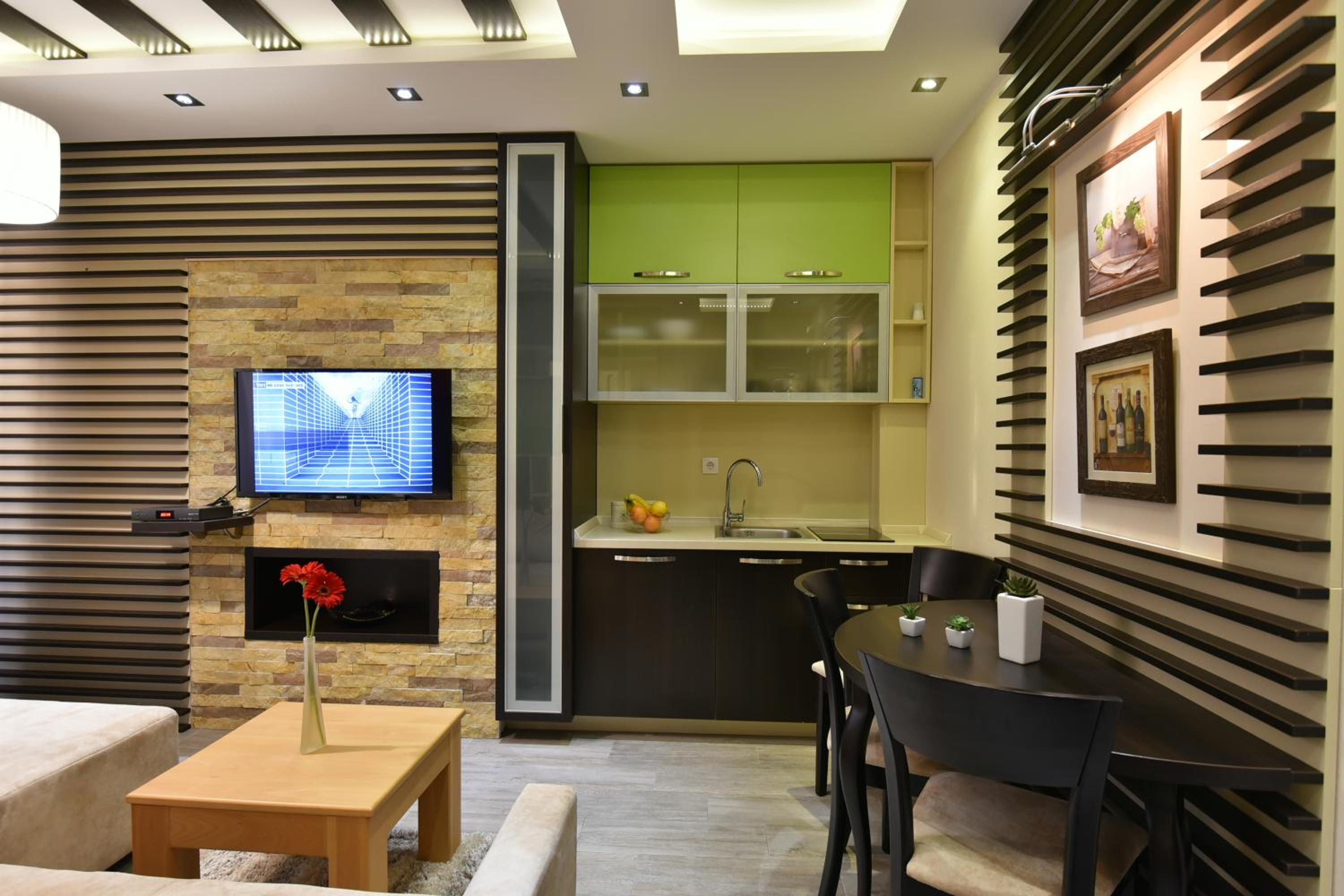 One-Bedroom Apartment with Terrace photo 2