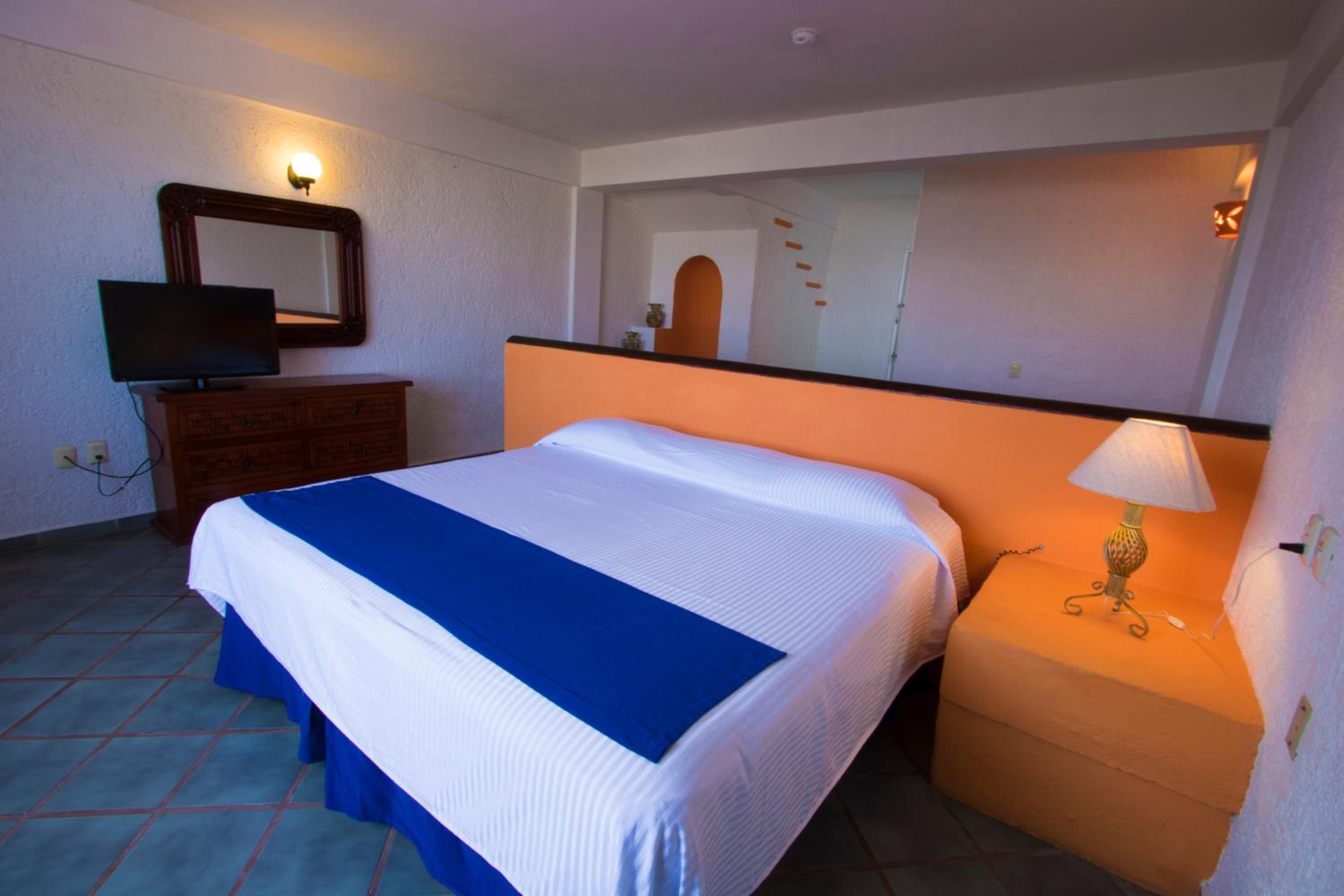 Standard Room, 1 King Bed - Photo 1
