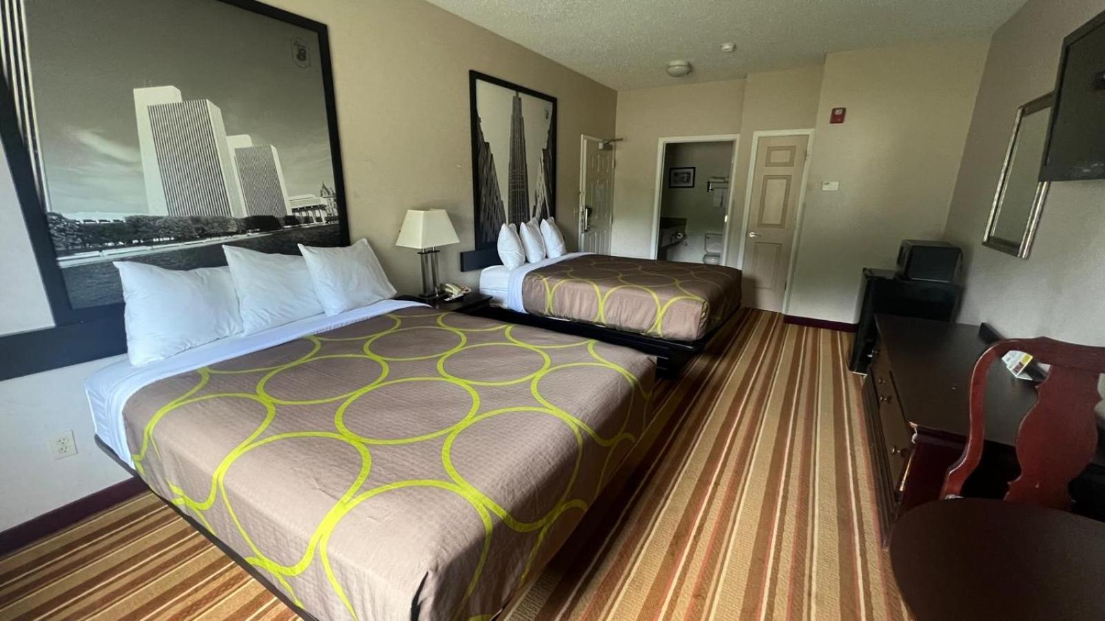 Double Room with Two Double Beds - Smoking - Photo 1