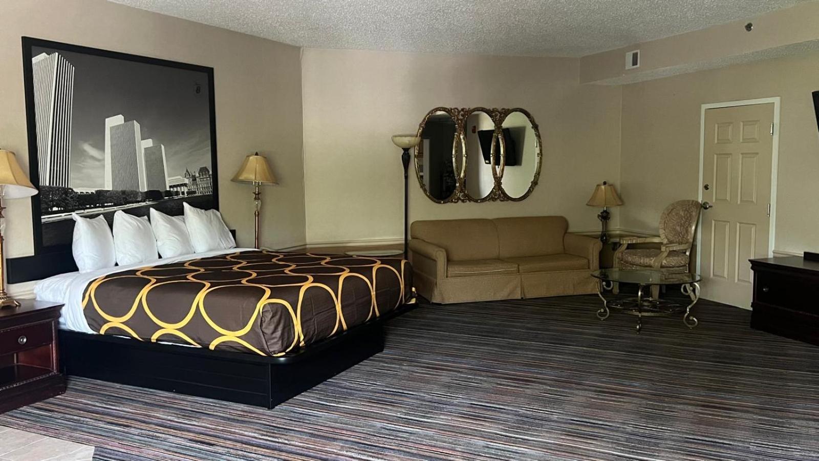 Superior King Room - Non-Smoking - Photo 6