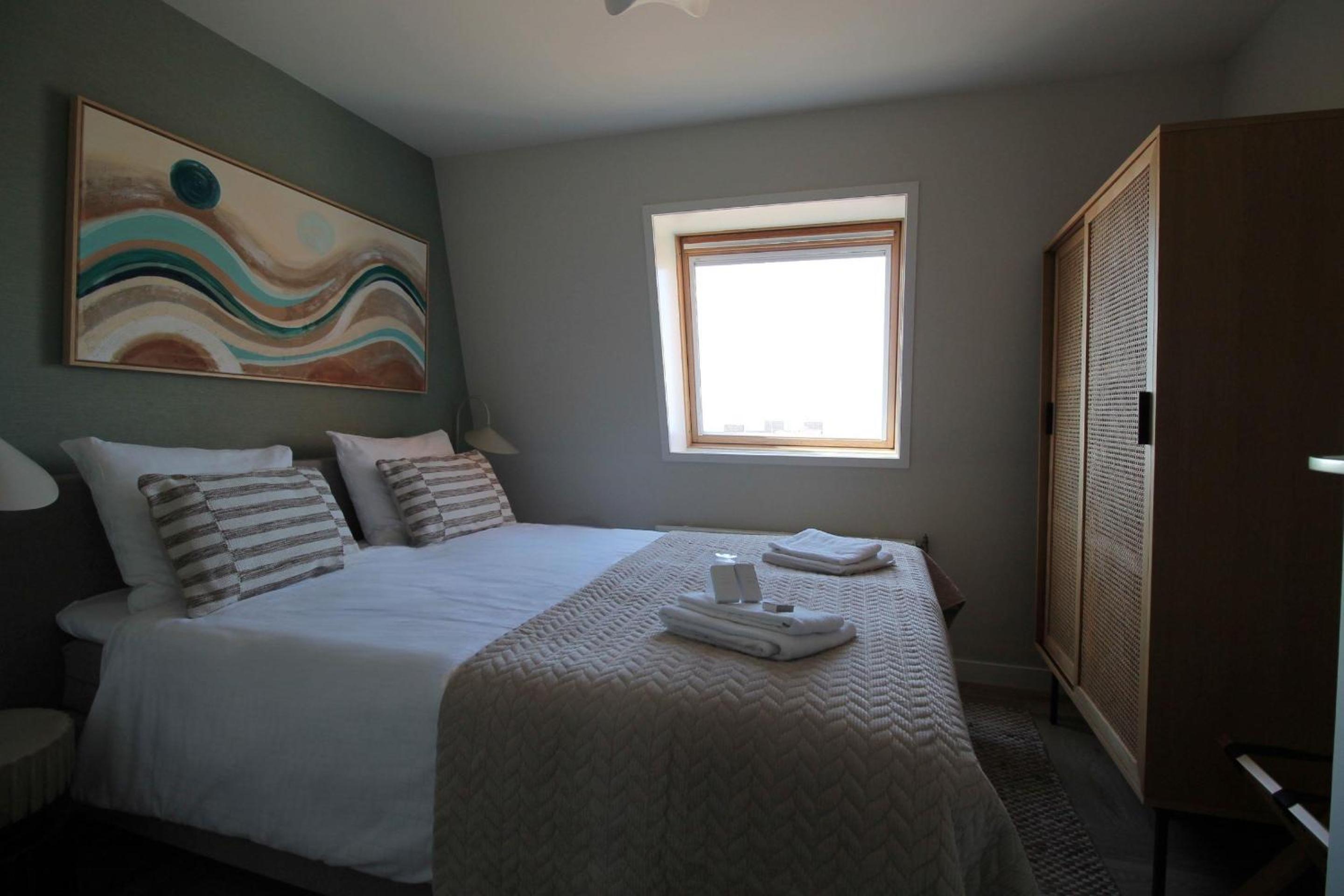 Two-Room Apartment with One Double and One Bunk Bed, Sea View and Walk-In Shower - Non-Smoking