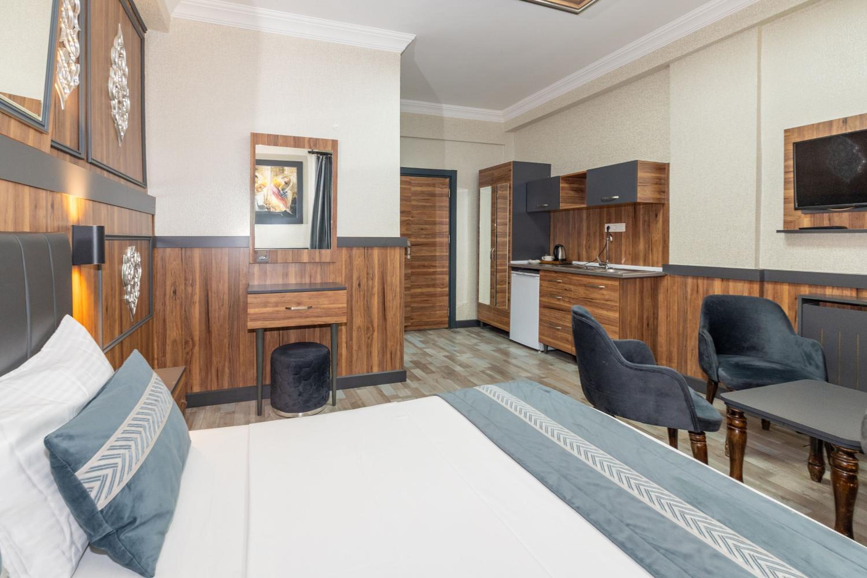 Large Double Room photo 2