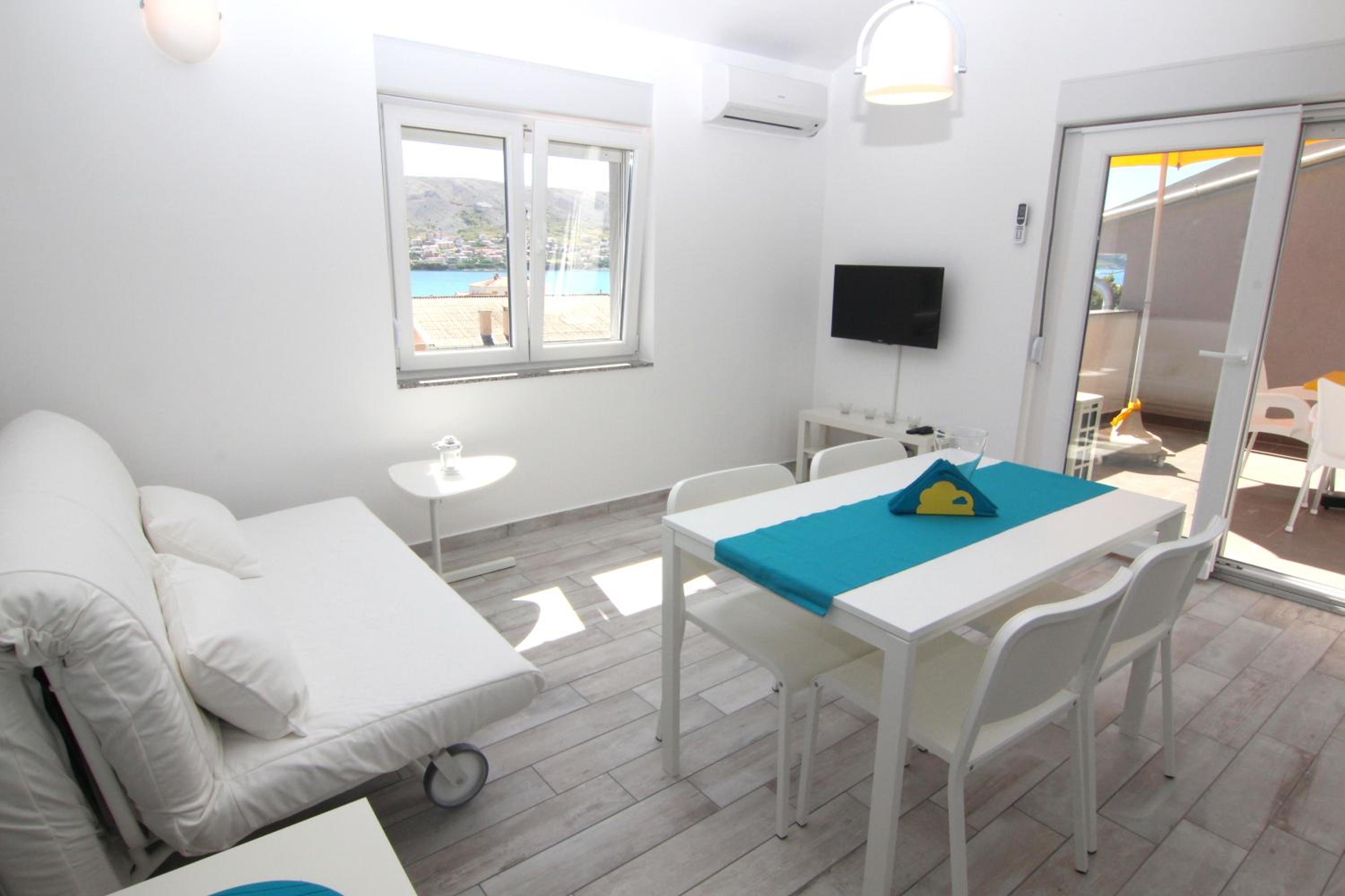 One-Bedroom Apartment with Terrace and Sea View photo 1