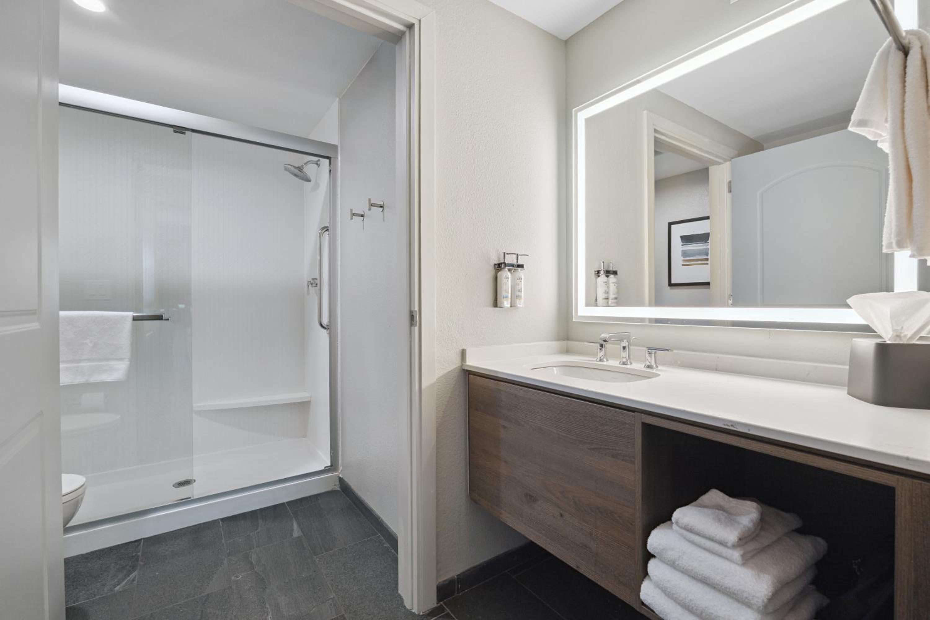 Suite - Photo 20