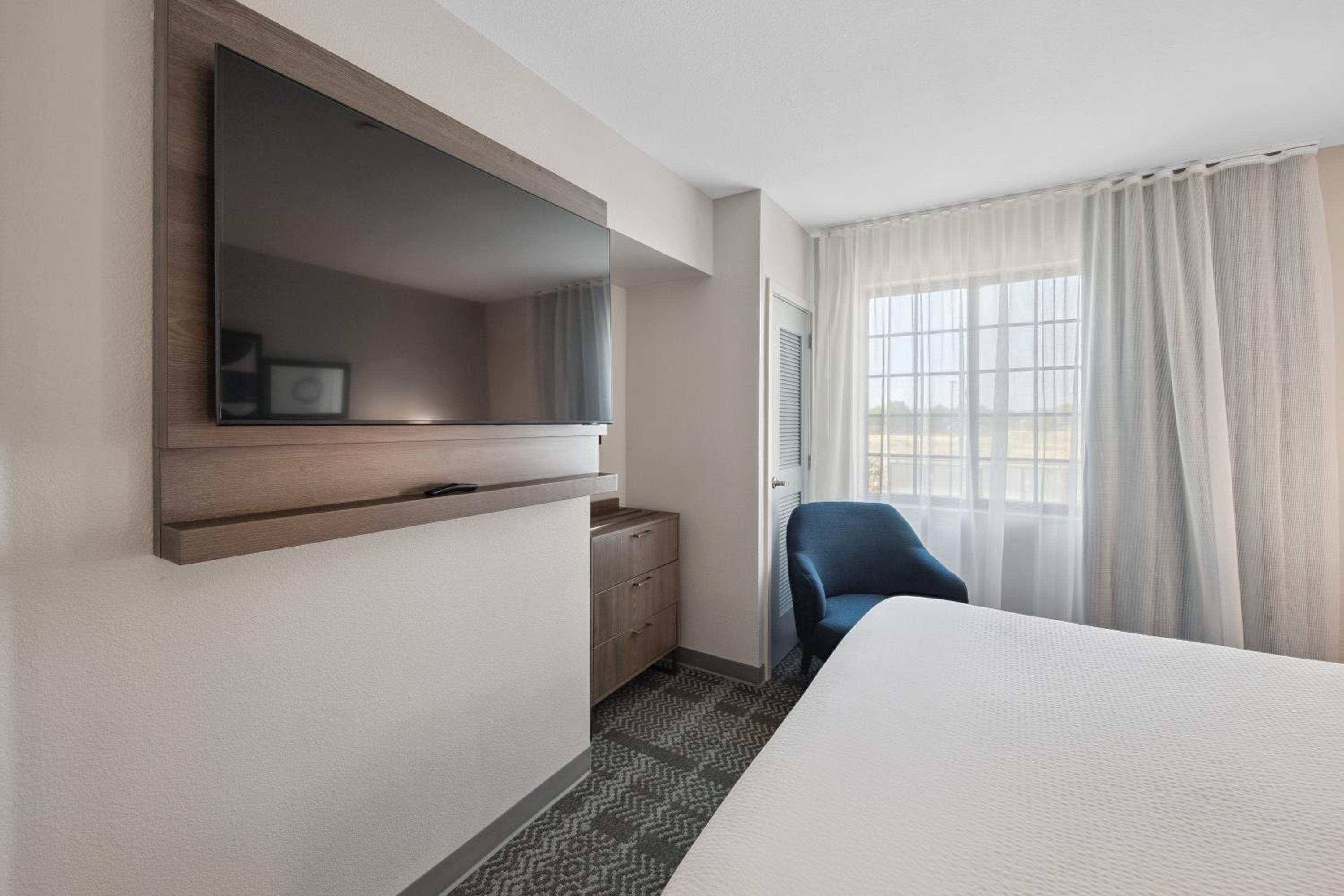 Suite - Photo 23