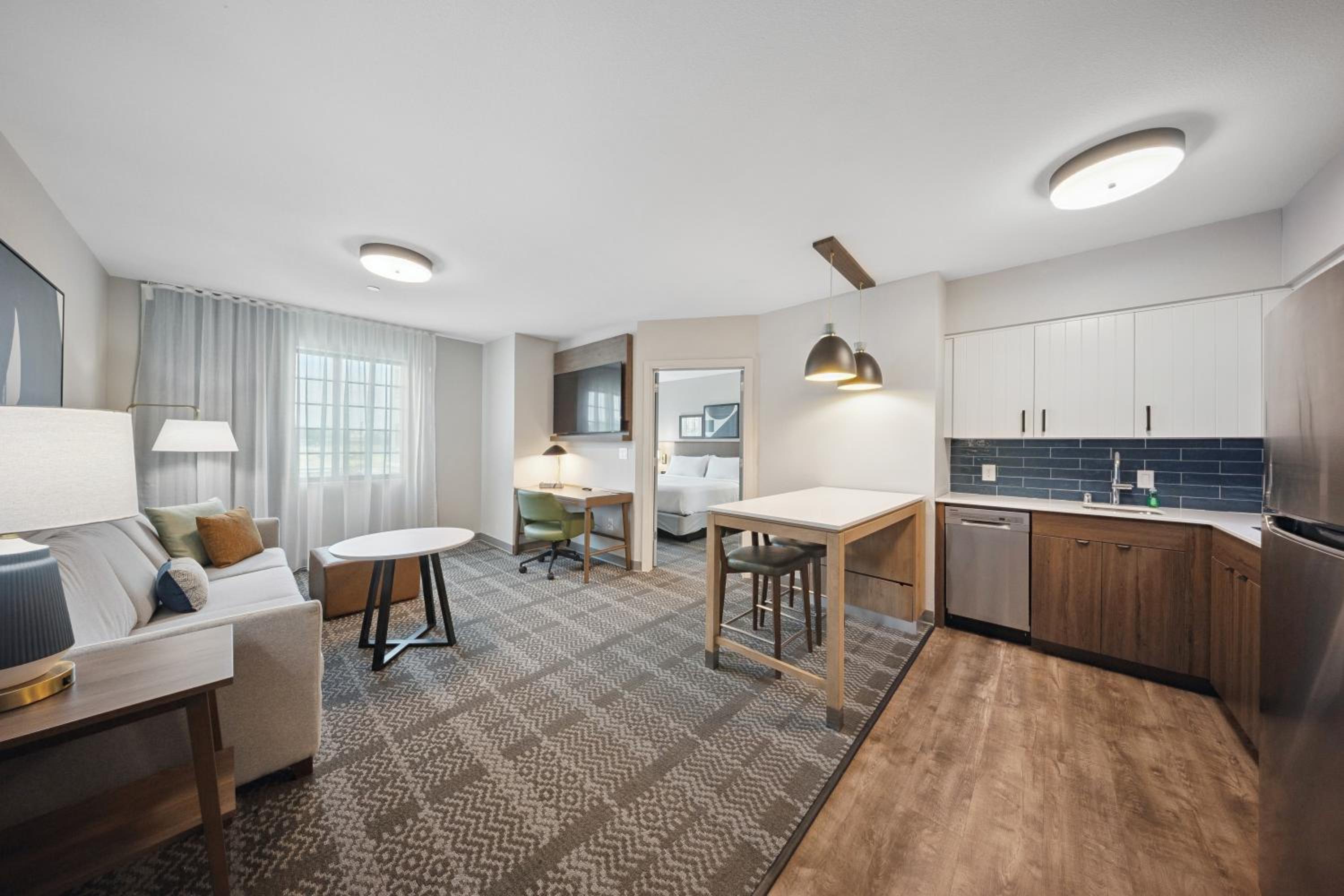 Suite - Photo 9