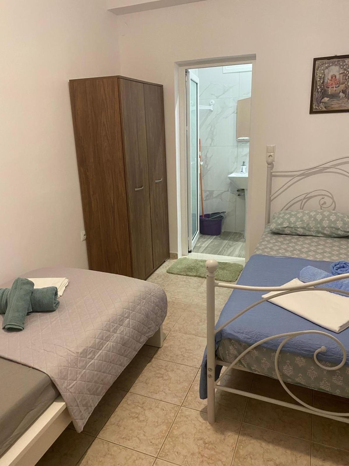 Double Room with Private Bathroom photo 2