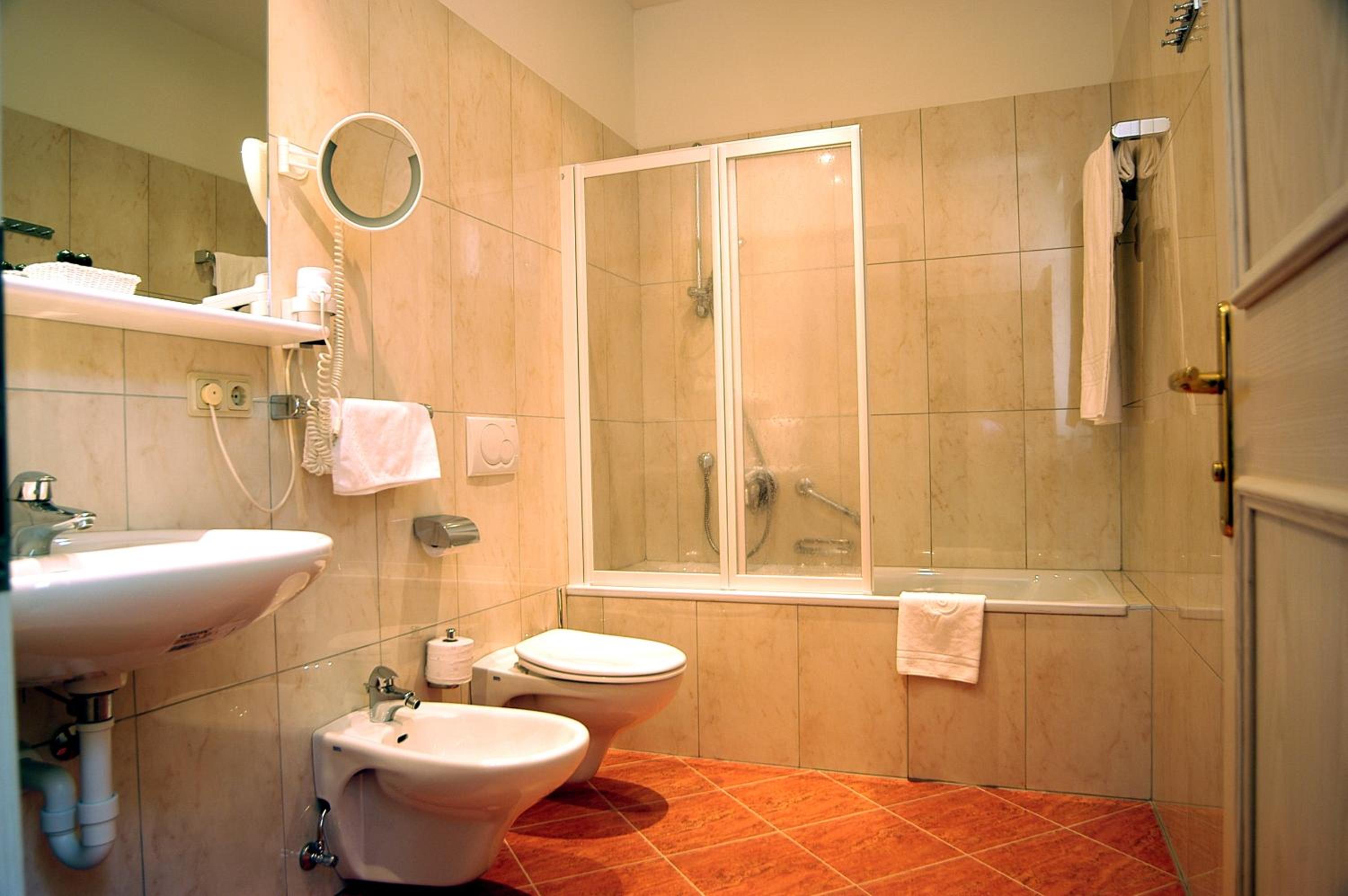Standard Double Room - Photo 7