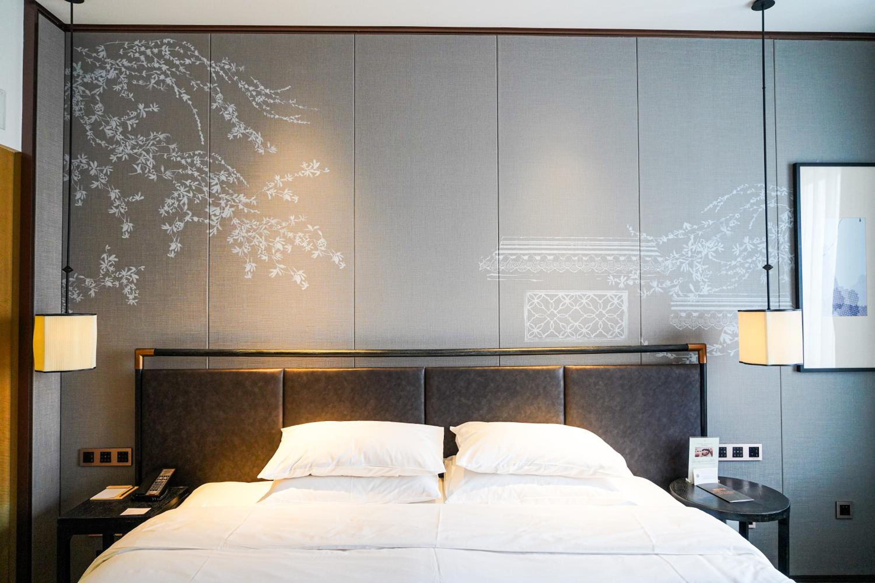 Comfortable King Room photo 2