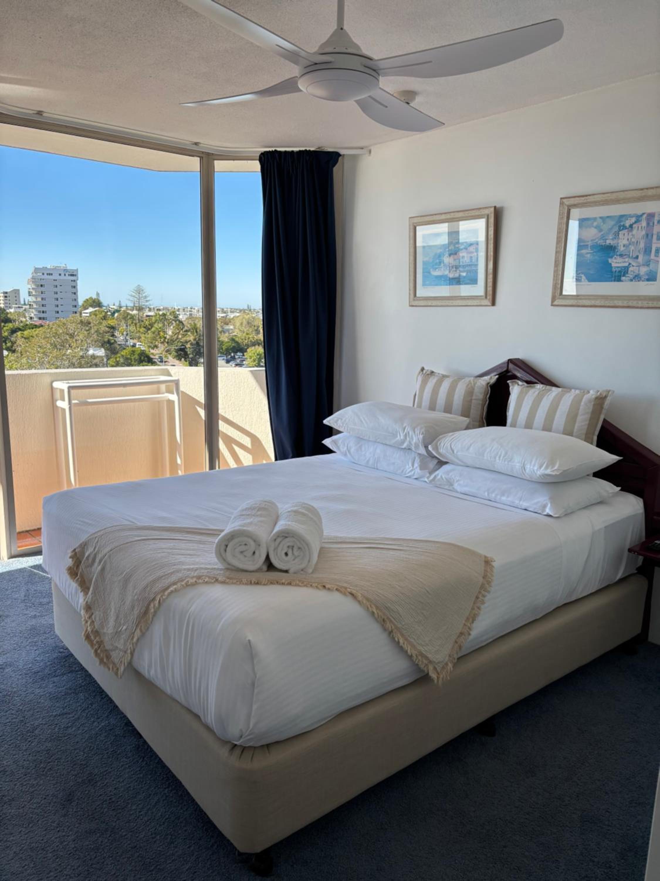 Budget Apartment with Rooftop photo 2
