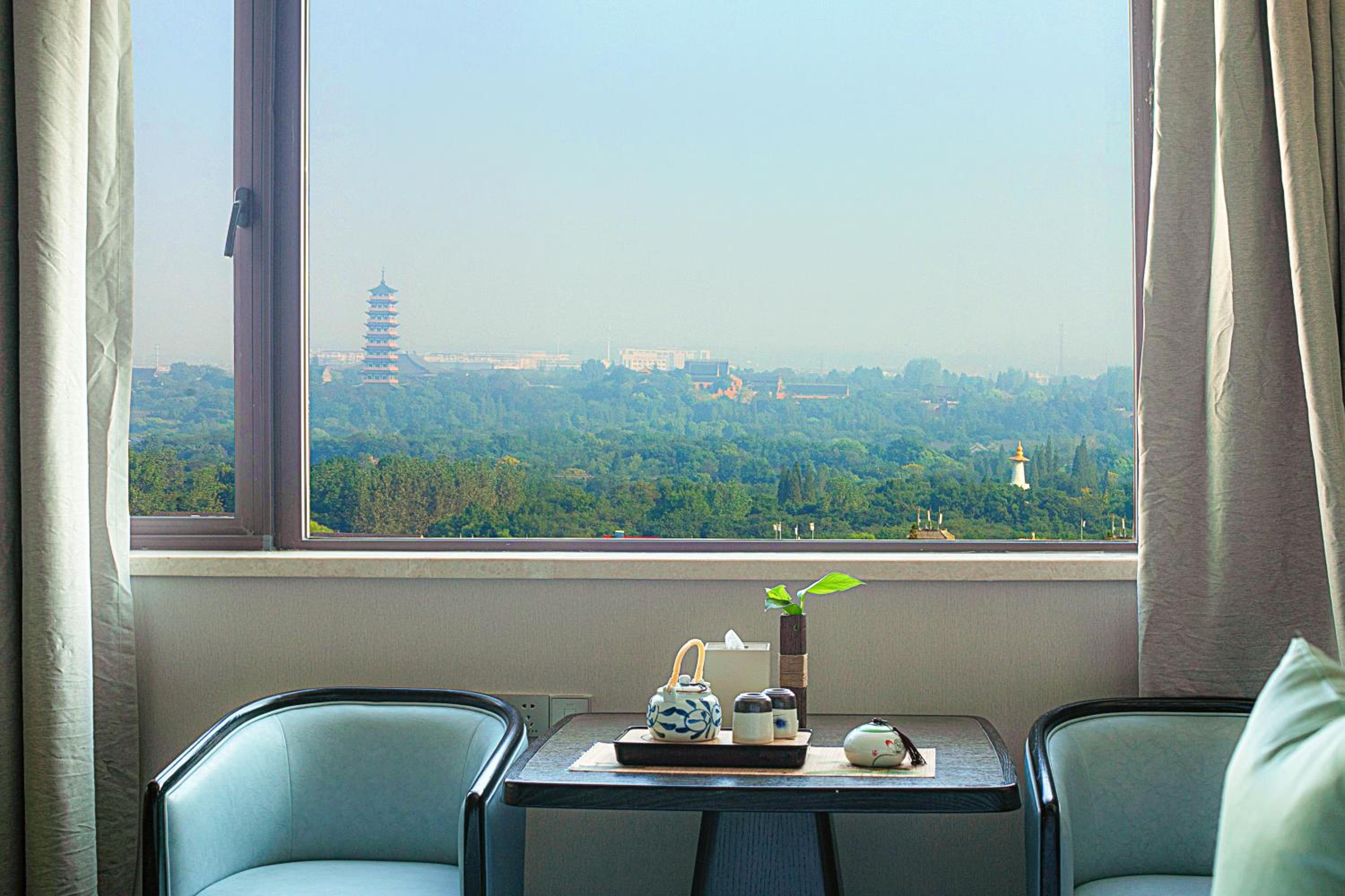 Premium King Room - High Floor photo 3