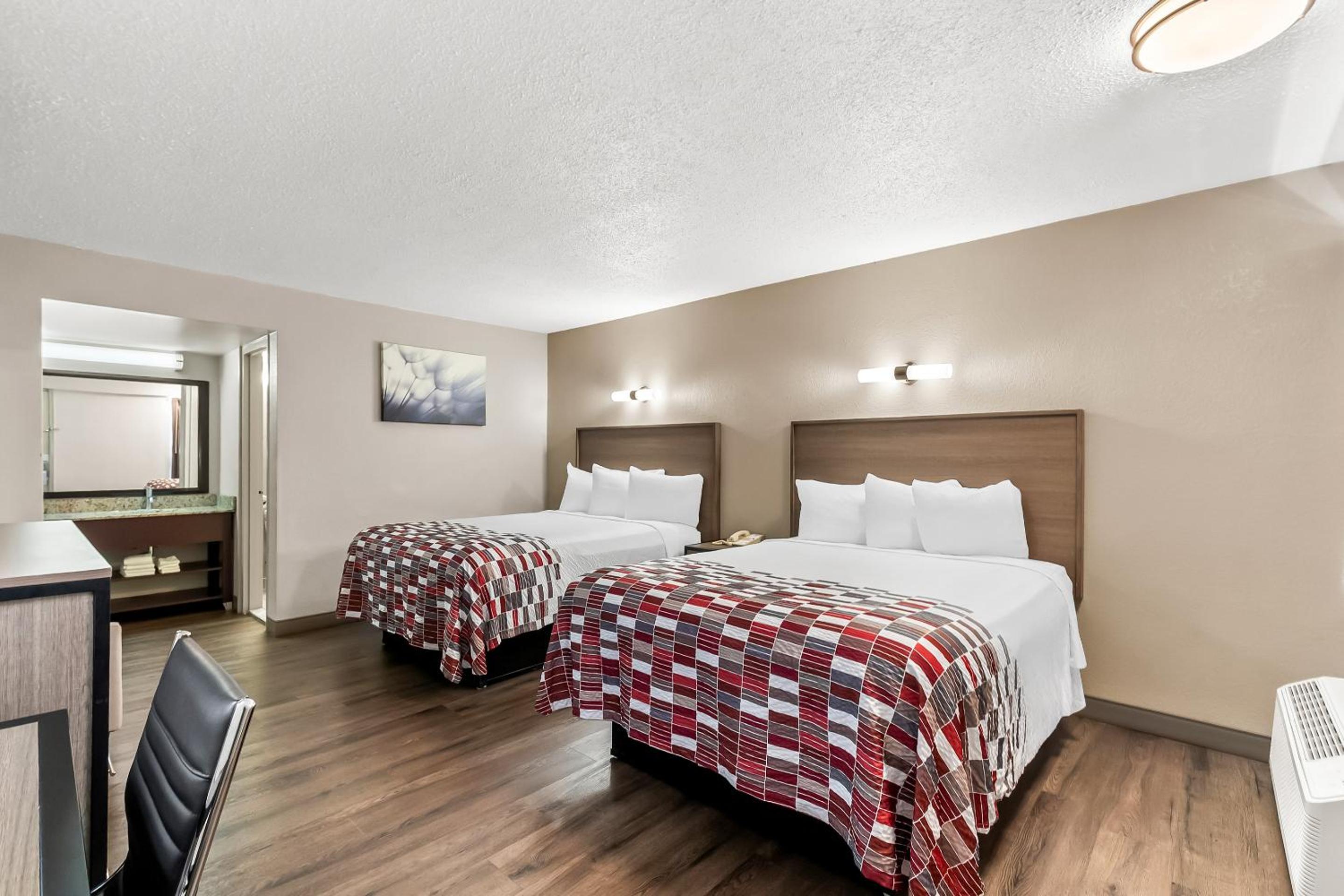 Standard Room with Two Queen Beds Non-Smoking photo 2
