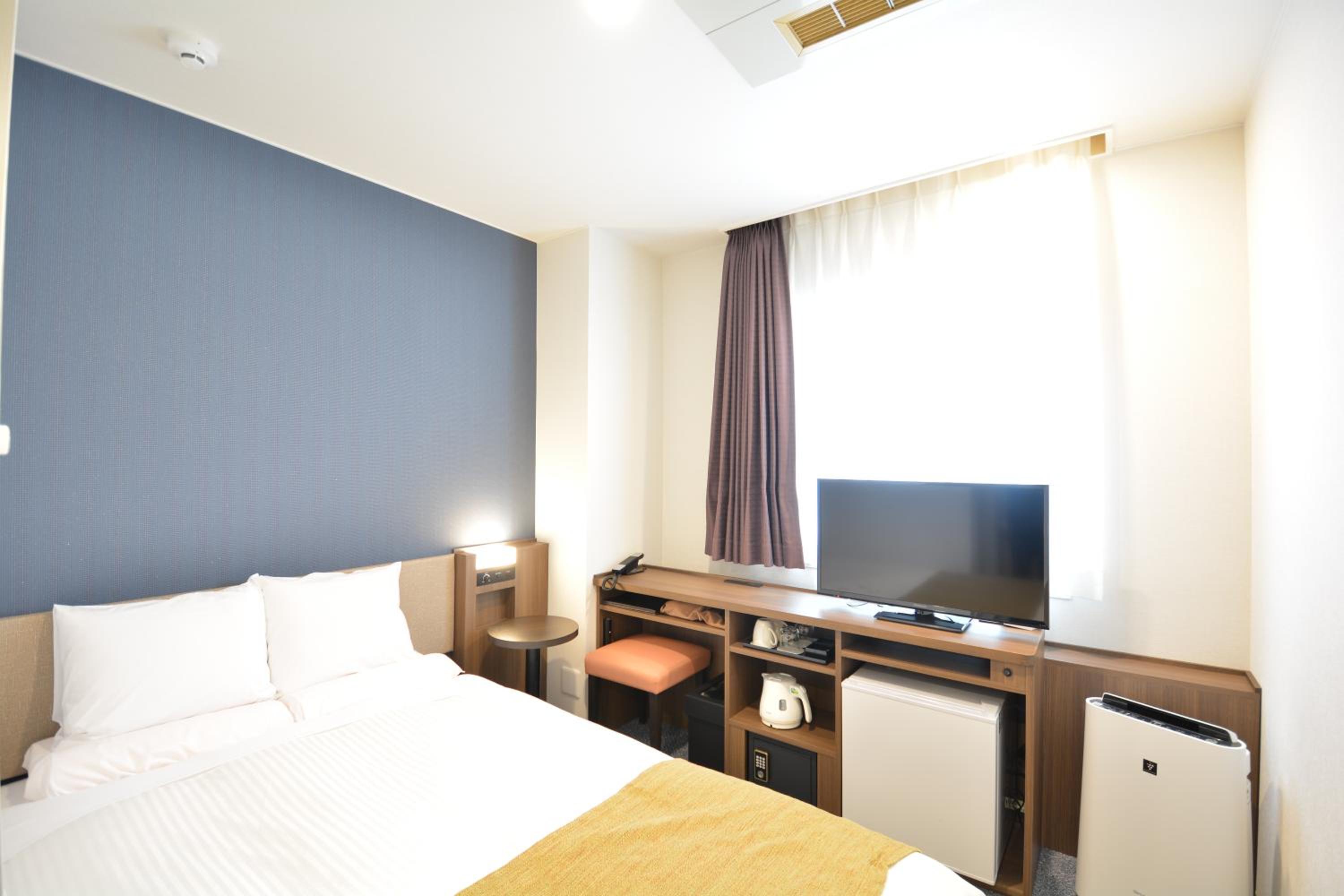 Standard Double Room with Small Double Bed (1 Bed)- Smoking