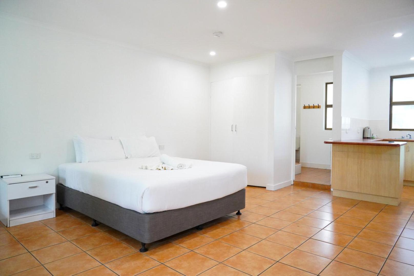 Queen Room with Ensuite - Photo 2