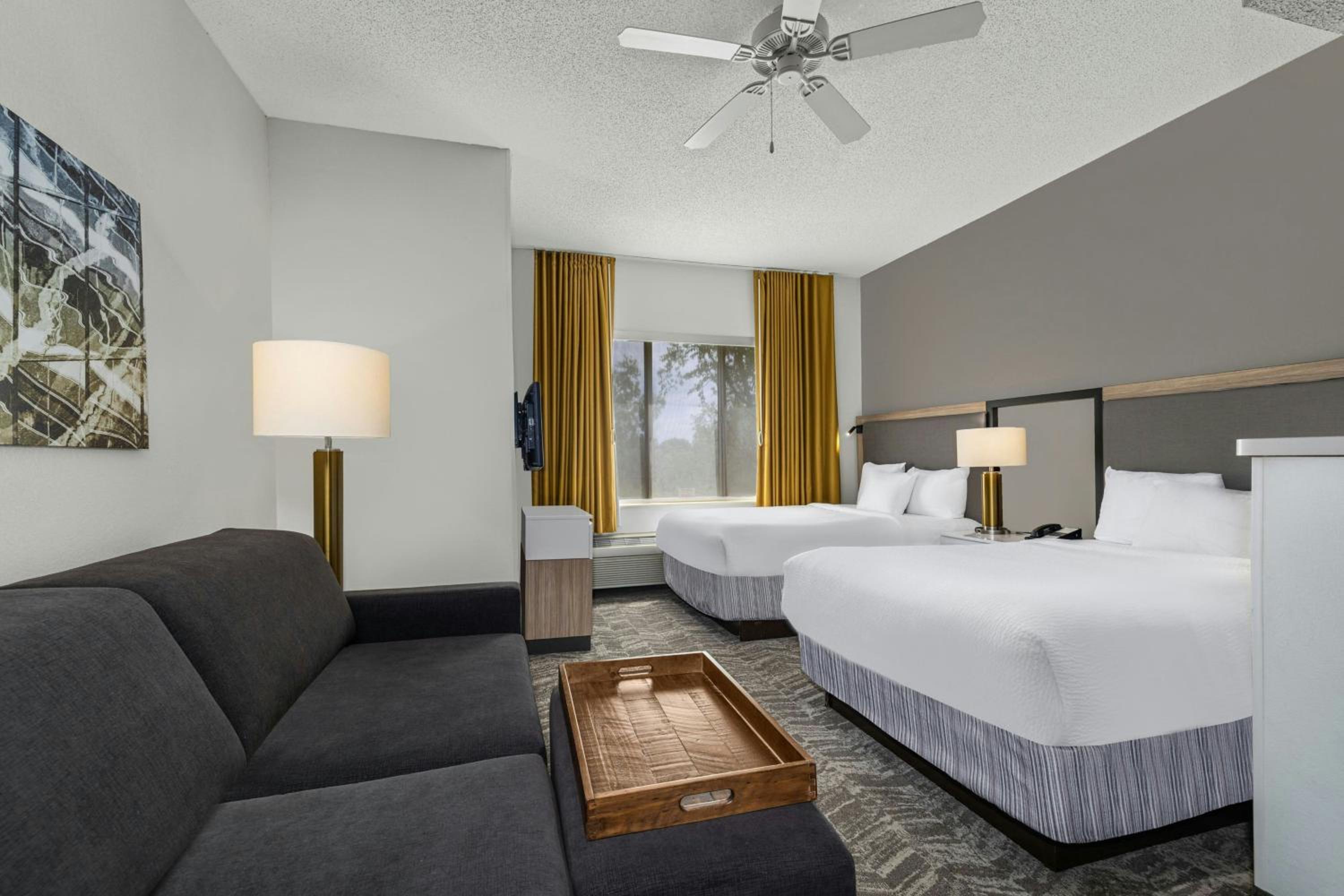 Queen Suite with Sofa Bed - Hearing Accessible