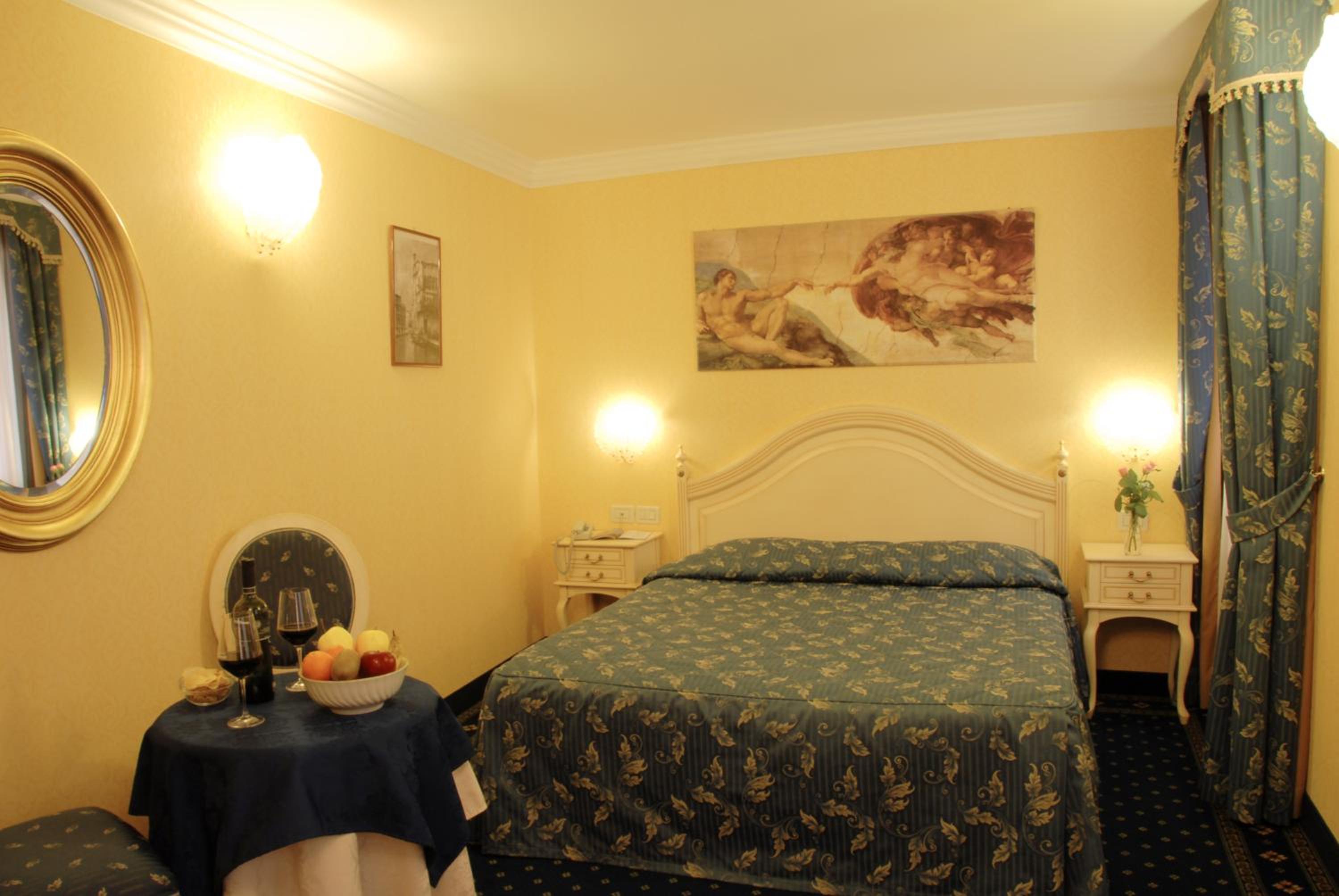 Superior Double or Twin Room with Lagoon View thumbnail 5