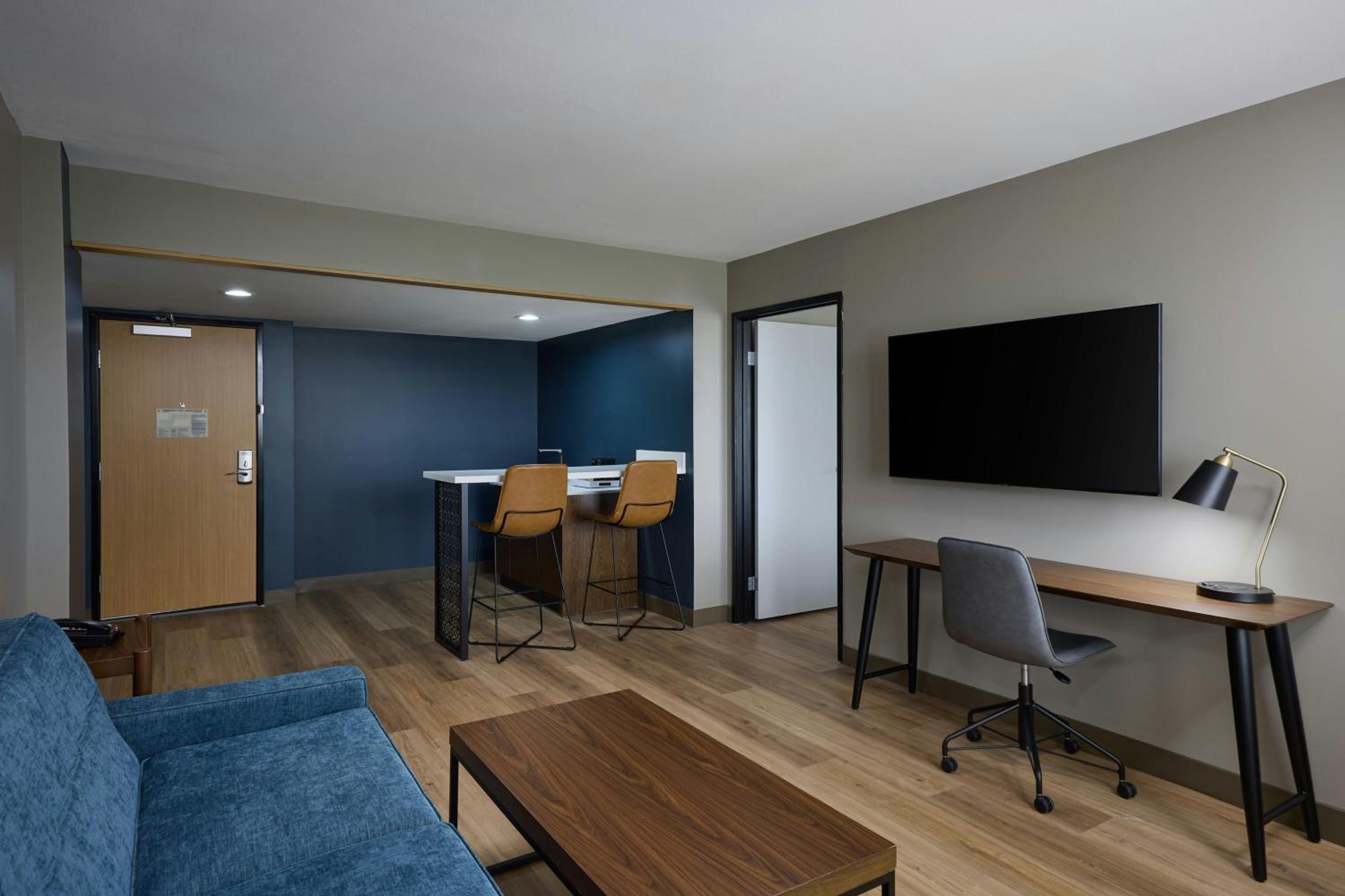 One-Bedroom King Suite with Sofa Bed - Photo 2