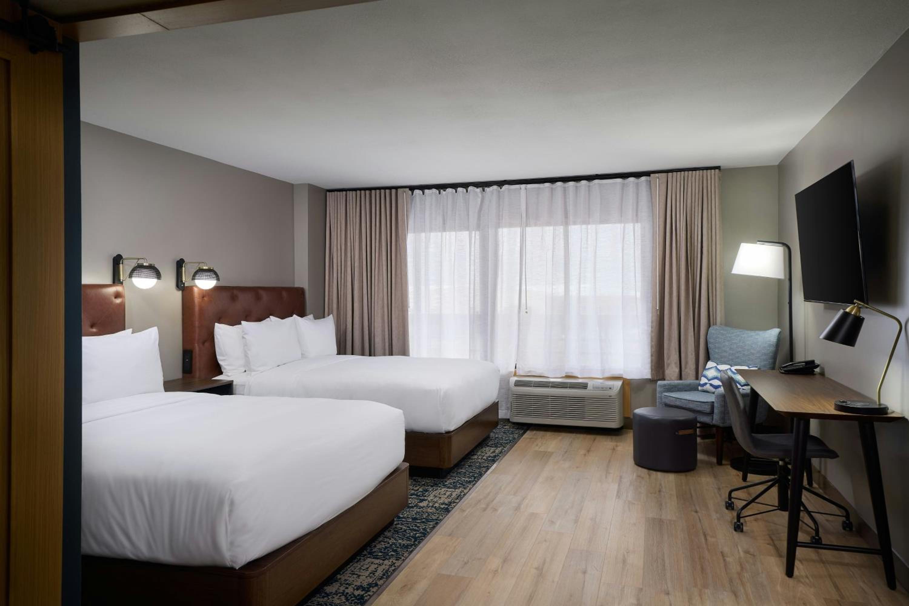 One-Bedroom Suite with Queen and Sofa Bed - Photo 3